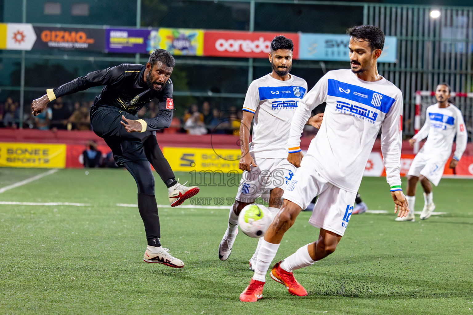 S. Hithadhoo VS ADh. Maamigili in Round of 16 on Day 40 of Golden Futsal Challenge 2024 which was held on Tuesday, 27th February 2024, in Hulhumale', Maldives Photos: Hassan Simah / images.mv