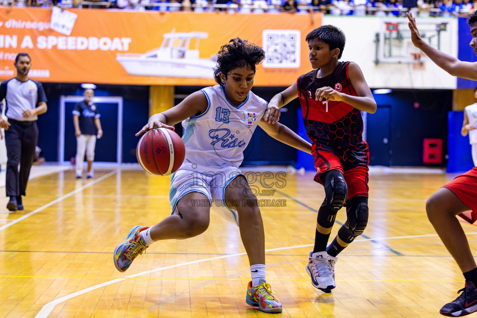 Iskandhar School vs Finland International School in Under 13 Boys Final of Junior Basketball Championship 2024 was held in Social Center, Male', Maldives on Sunday, 15th December 2024. Photos: Nausham Waheed / images.mv