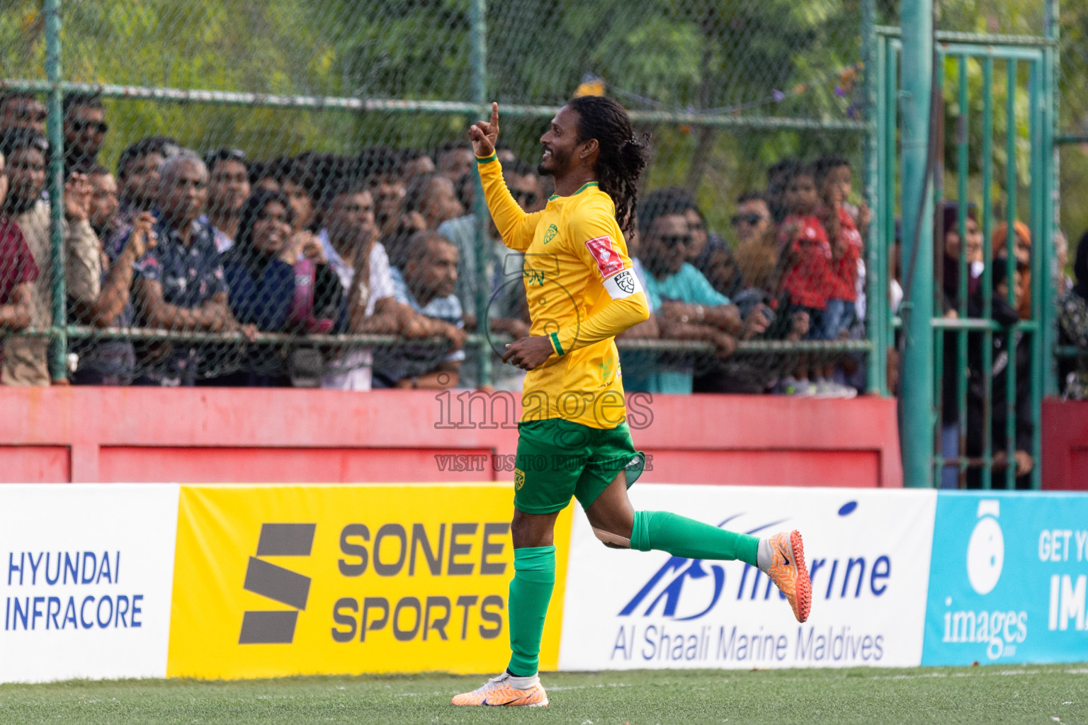 GDh Vaadhoo VS GDh Thinadhoo in Day 12 of Golden Futsal Challenge 2024 was held on Friday, 26th January 2024, in Hulhumale', Maldives Photos: Nausham Waheed / images.mv