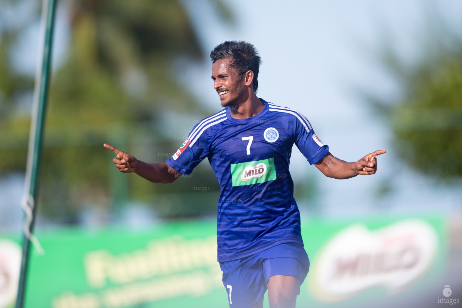 Presidents Cup final match between New Radiant Sports Club and Maziya Sports, Saturday, October. 4, 2015 (Images.mv Photo/ Hussain Sinan).