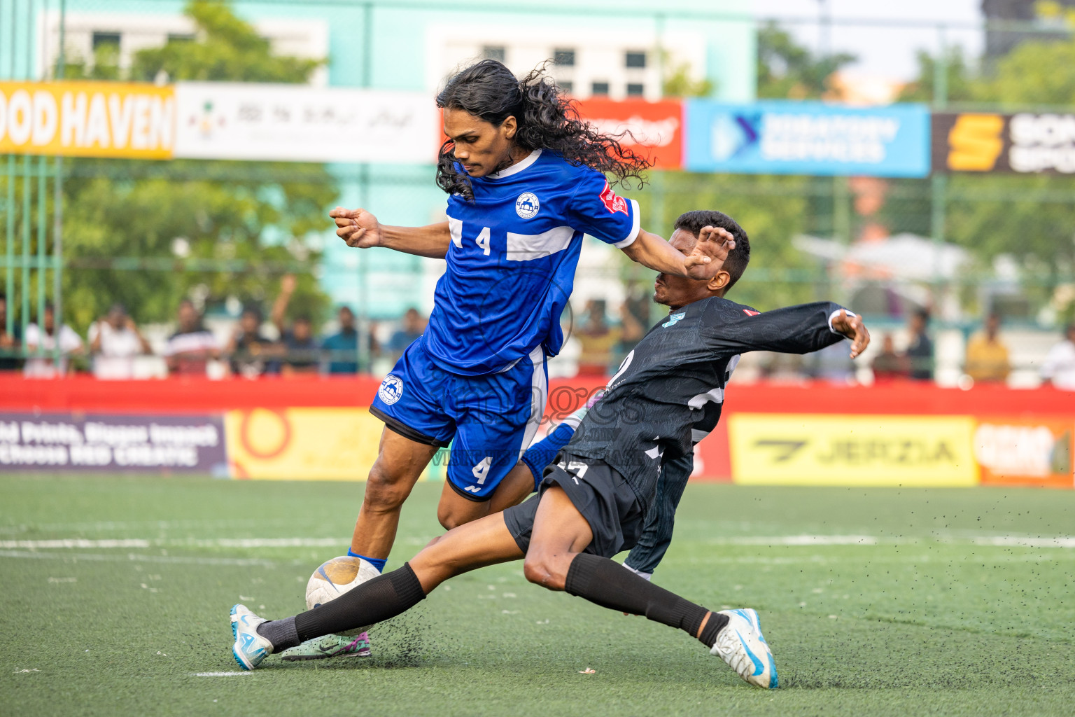 Th. Gaadhiffushi VS Th. Veymandoo in Day 14 of Golden Futsal Challenge 2025 was held on Saturday, 18th January 2025, in Hulhumale', Maldives. 
Photos: Hassan Simah / images.mv