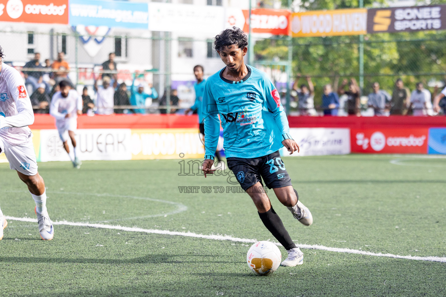 AA. Thoddoo VS AA. Himandhoo in Day 7 of Golden Futsal Challenge 2025 was held on Saturday, 11th January 2025, in Hulhumale', Maldives Photos: Hassan Simah / images.mv
