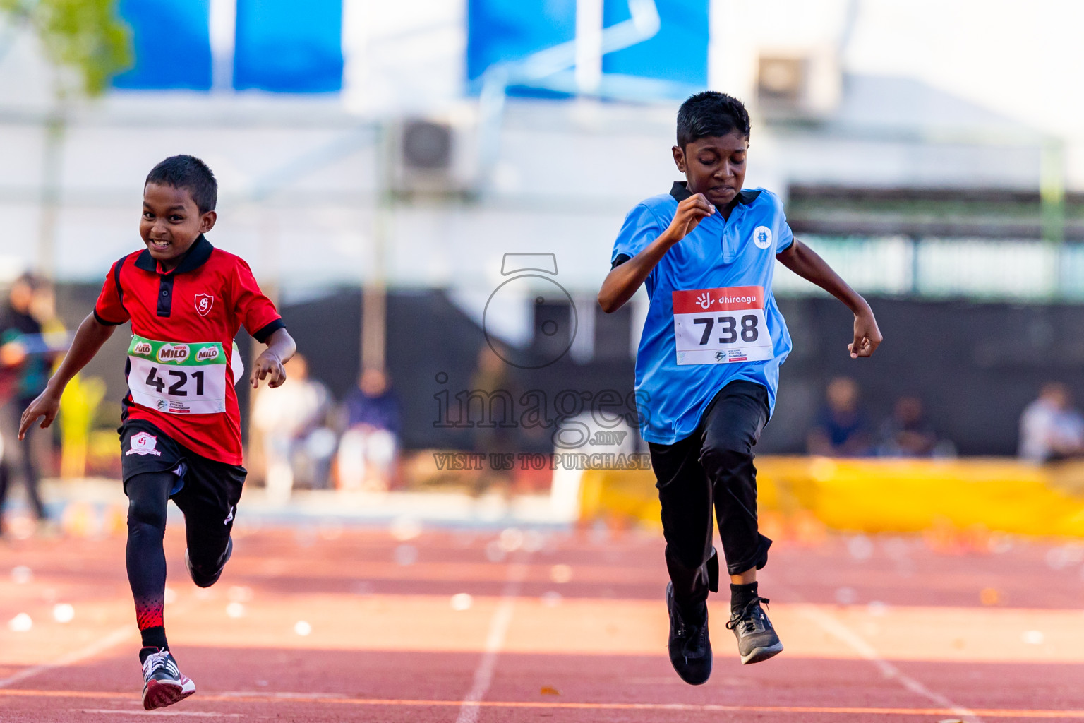 Day 2 of Inter-school Athletics Championship 2025 held in Ekuveni Synthetic Track, Male', Maldives on Tuesday, 07th October 2025. Photos by: Nausham Waheed / Images.mv