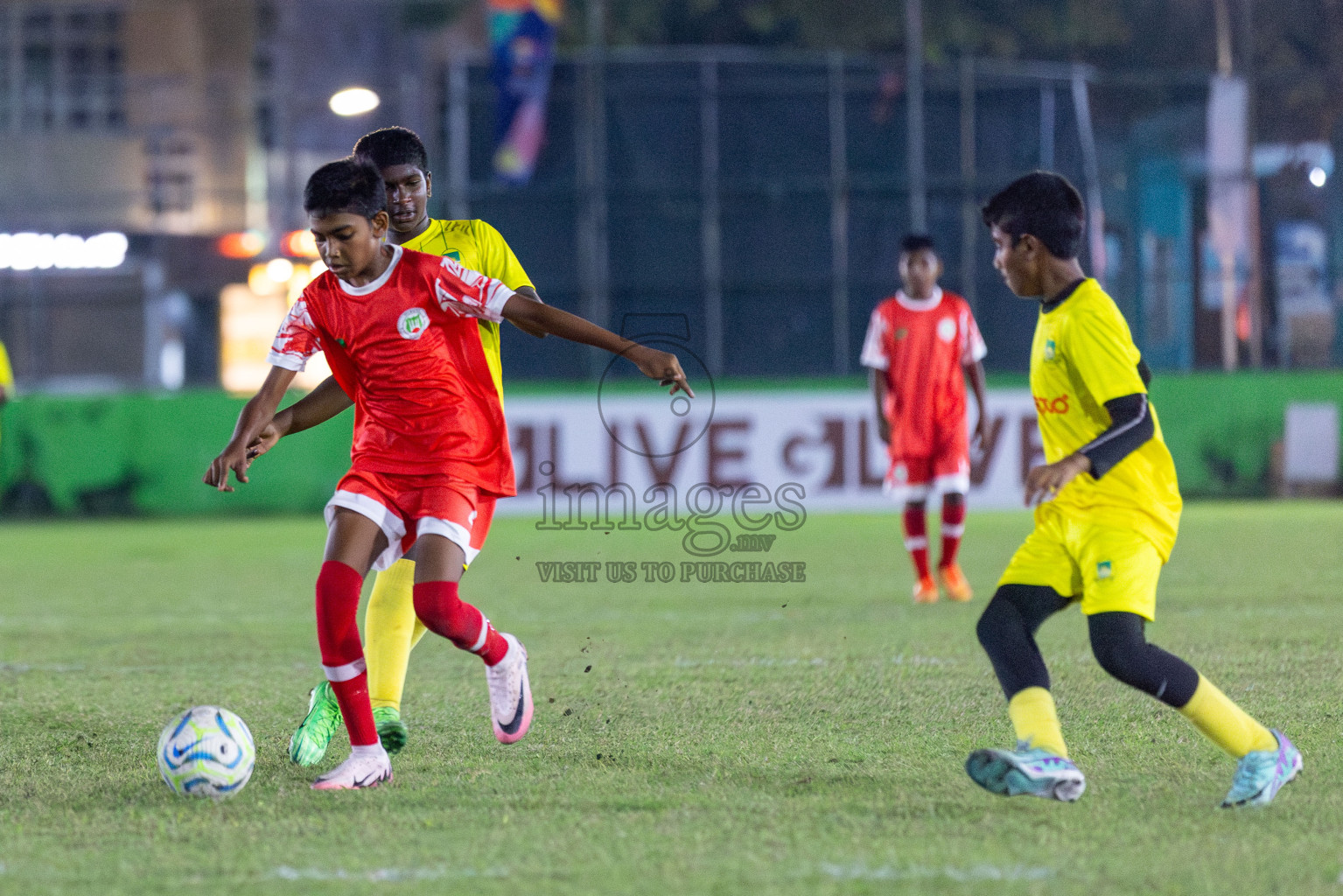 Maziya vs Hurriya (U12) in Day 4 of Dhivehi Youth League 2024 held at Henveiru Stadium on Thursday, 28th November 2024. Photos: Shuu Abdul Sattar/ Images.mv