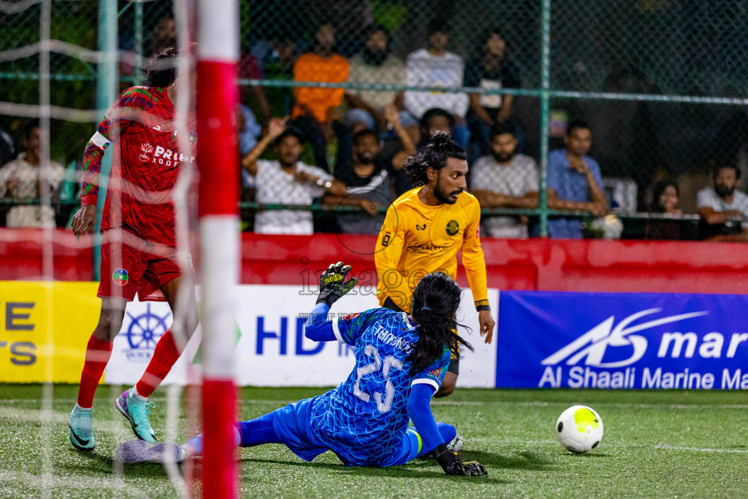 GDh. Thinadhoo  VS  GDh. Gadhdhoo in Day 17 of Golden Futsal Challenge 2024 was held on Wednesday, 31st January 2024, in Hulhumale', Maldives Photos: Hassan Simah / images.mv