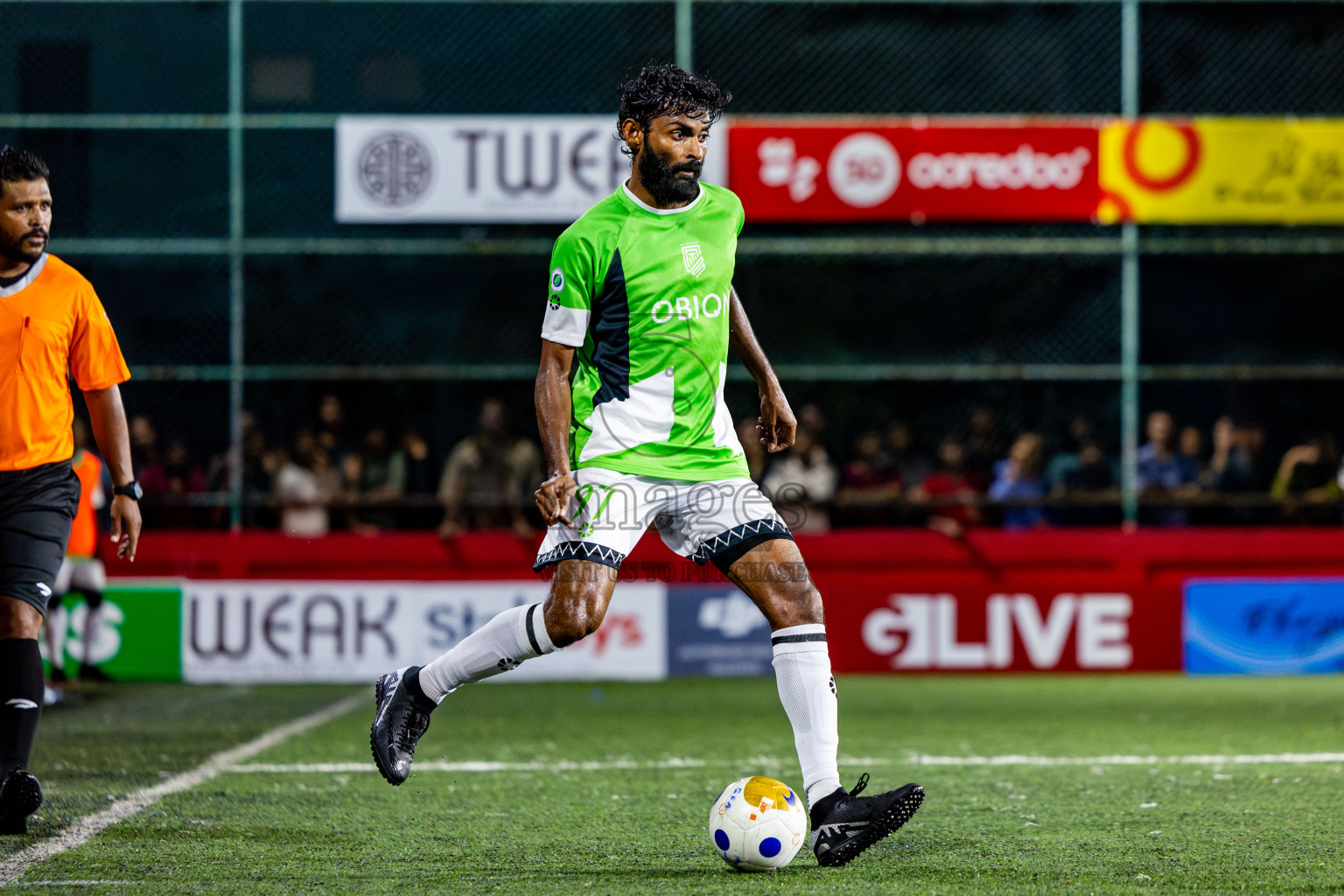 Hdh Naivaadhoo VS Hdh Nolhivaram in Day 9 of Golden Futsal Challenge 2025 was held on Monday, 13th January 2025, in Hulhumale', Maldives Photos: Nausham Waheed , Ismail Thoriq / images.mv