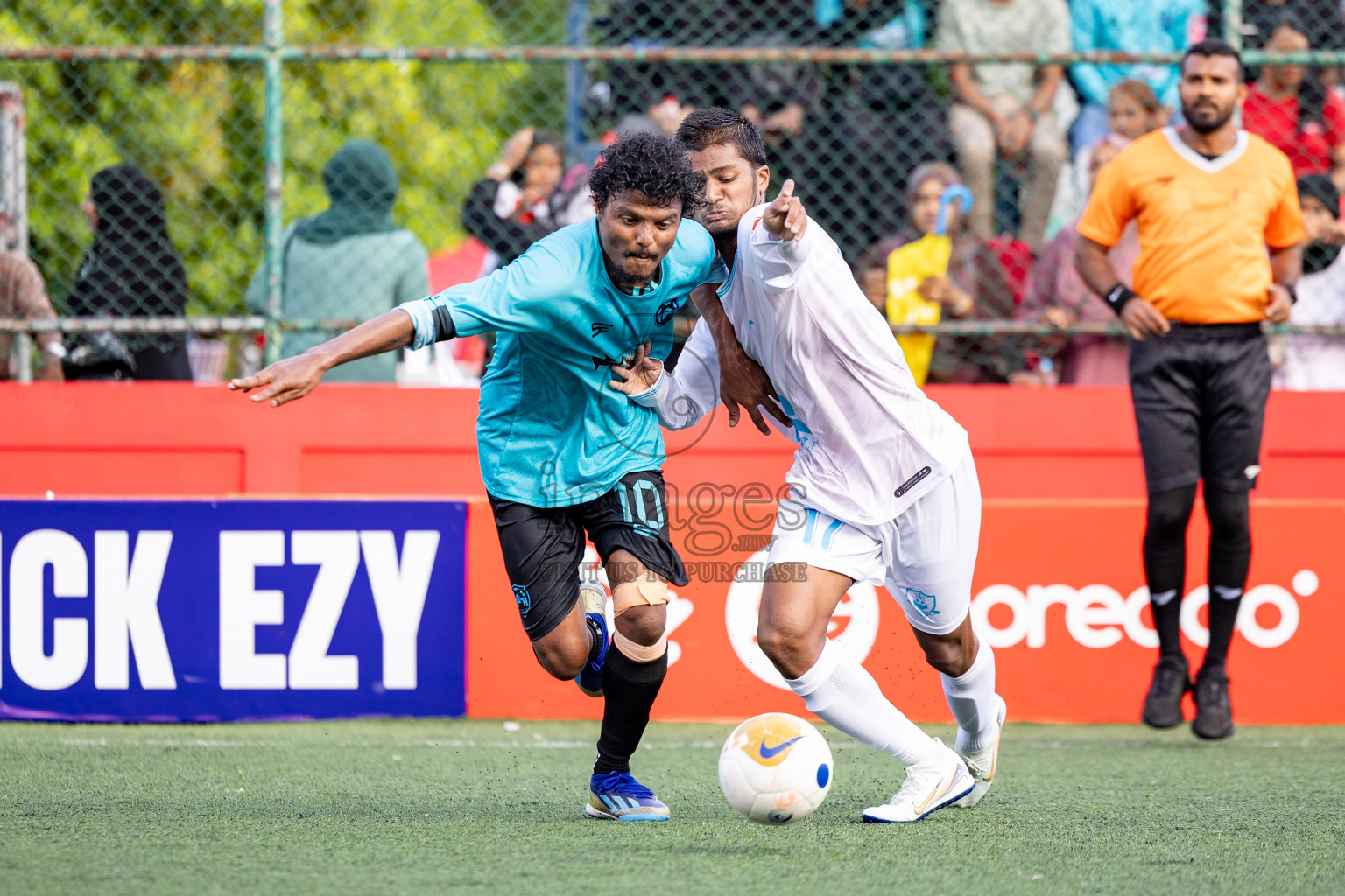 AA. Thoddoo VS AA. Himandhoo in Day 7 of Golden Futsal Challenge 2025 was held on Saturday, 11th January 2025, in Hulhumale', Maldives Photos: Hassan Simah / images.mv