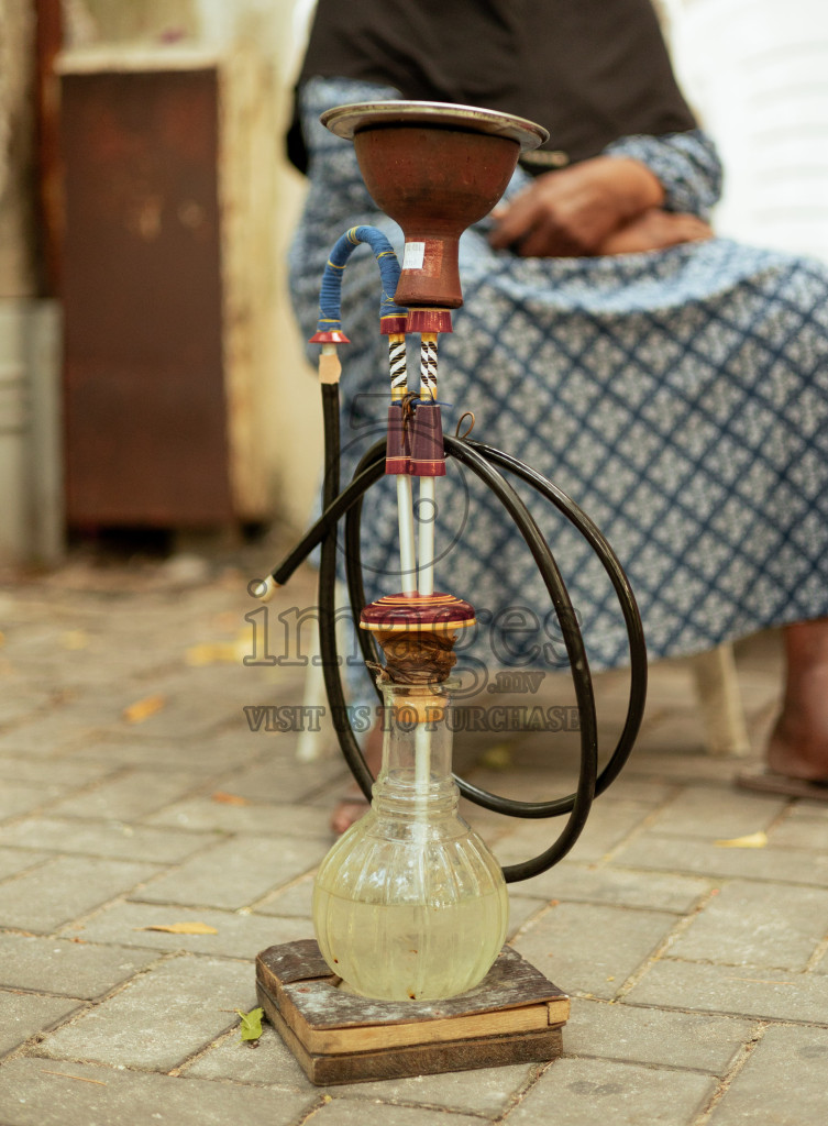 In the Maldives, gudugudaa is usually associated with women, who most often smoke in the privacy of their homes while men draw on cigarettes elsewhere in public