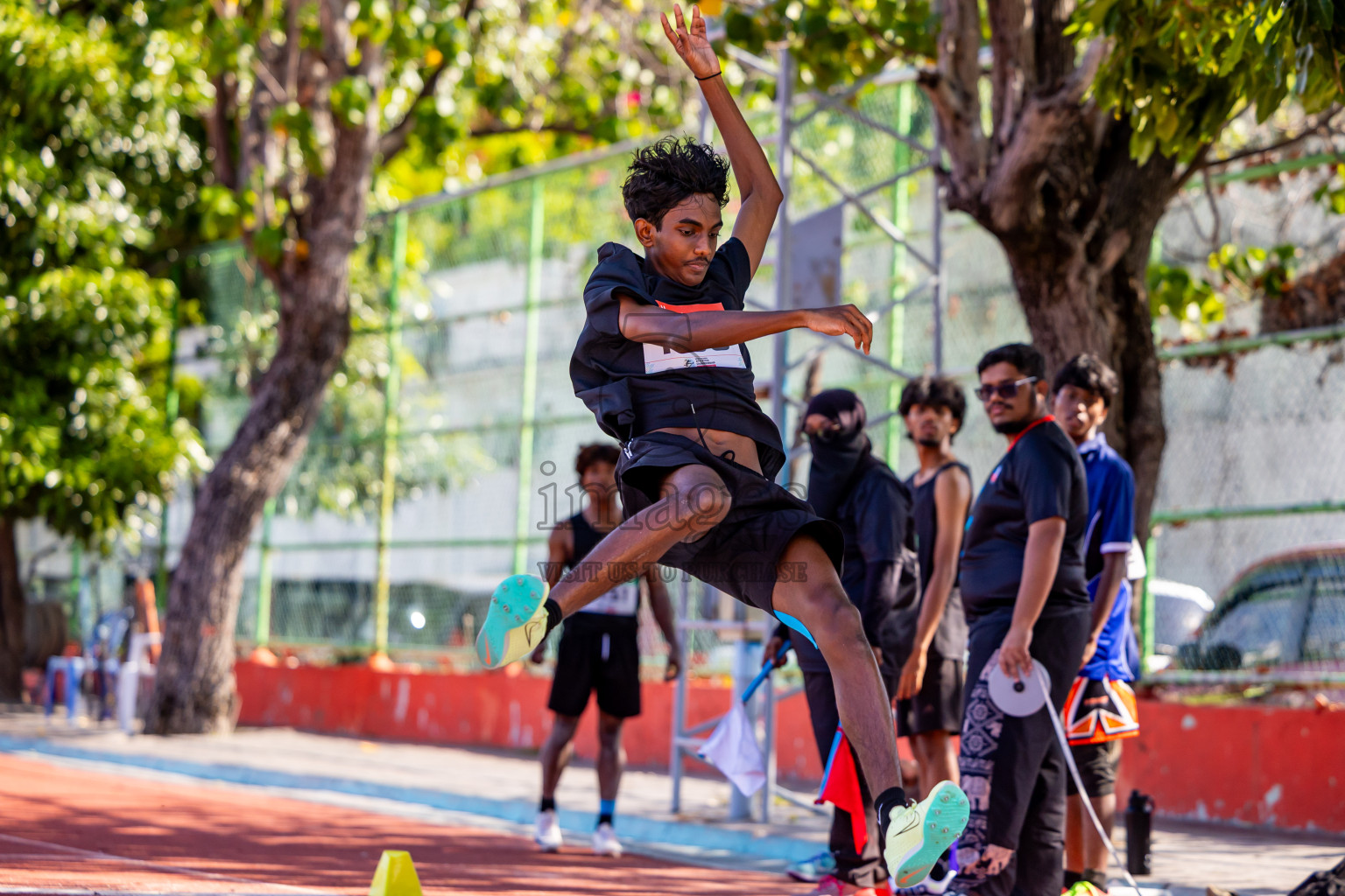 Day 2 of Inter-school Athletics Championship 2025 held in Ekuveni Synthetic Track, Male', Maldives on Tuesday, 07th October 2025. Photos by: Nausham Waheed / Images.mv