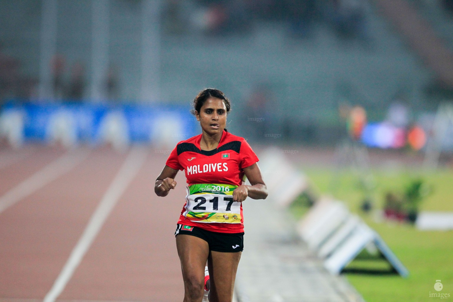Sasha Ahmed runs in the 800m finals in the South Asian Games in Guwahati, India, Tuesday, February. 09, 2016. (Images.mv Photo/ Hussain Sinan).