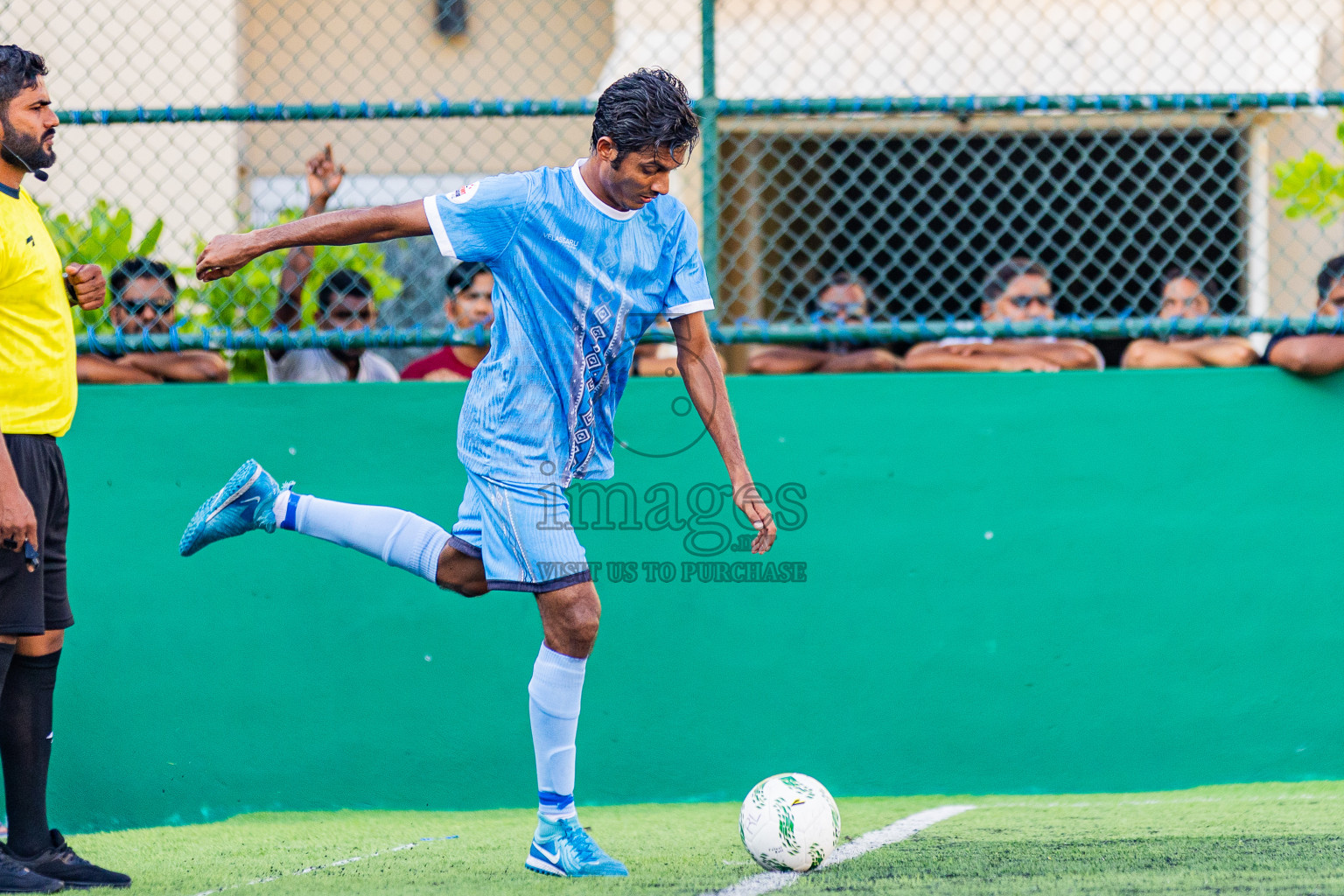 Velassaru vs Ozen Bolifushi in Resort League 2025 (South Male Zone) day 3 was held on Tuesday, 30th September 2025 in Crossroads's Maldives, Photos: Areef Adam / images.mv