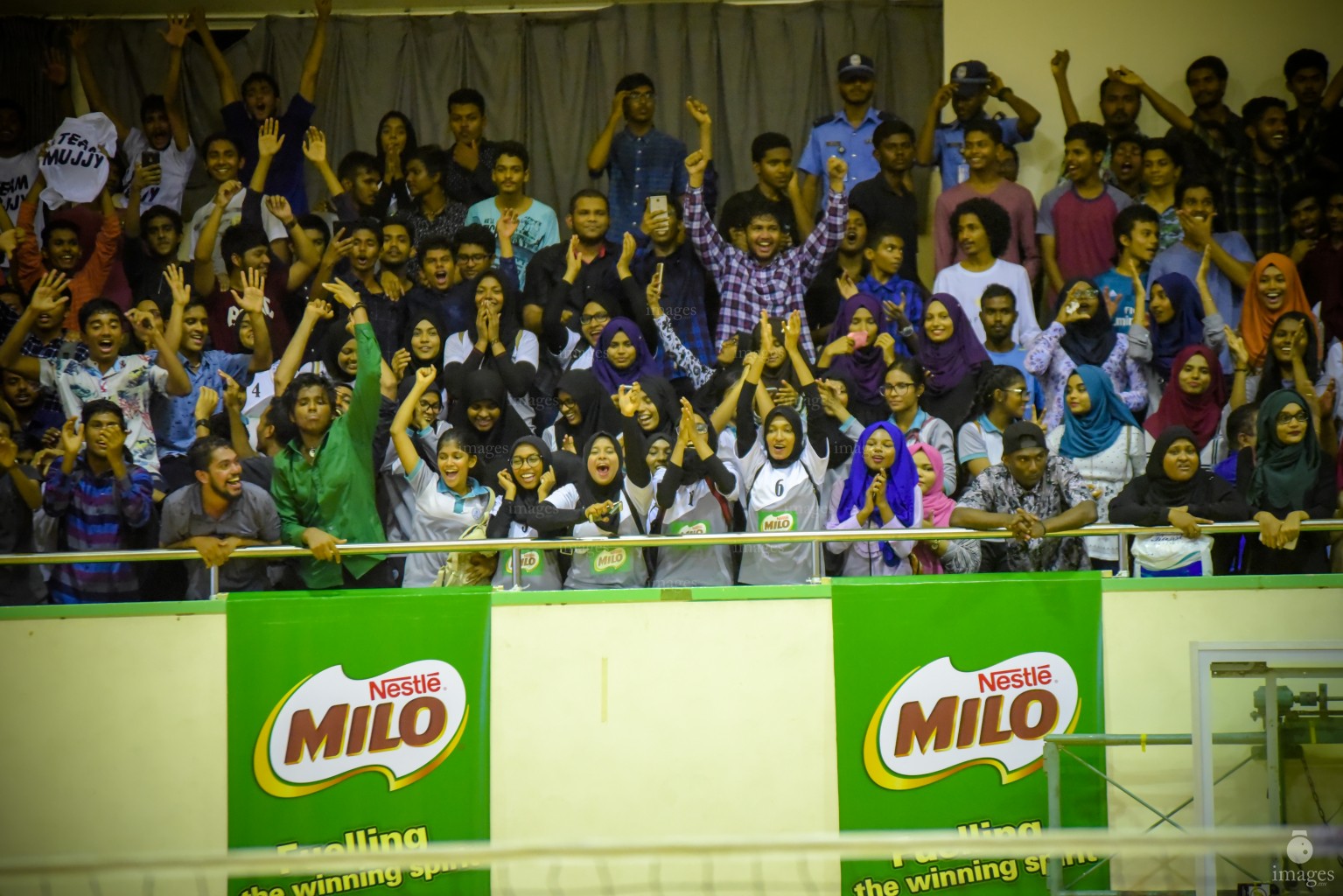 Milo Inter-School Volleyball Tournament (U-19 Boys Final) CHSE vs ahmadhiyya international school (Photos: Mohamed Sharuhaan / image.mv)