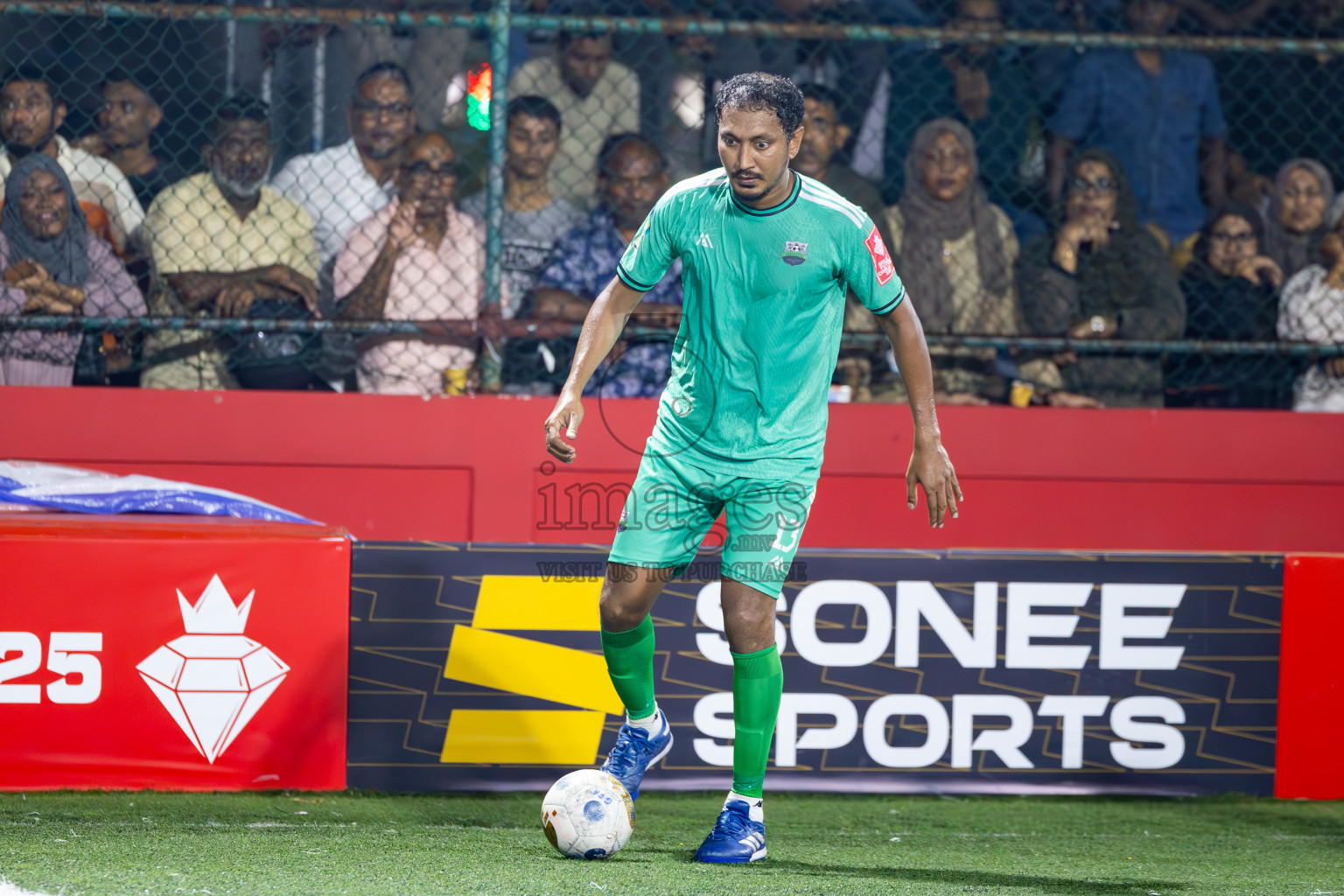 GA Dhaandhoo vs GA Gemanafushi in Day 14 of Golden Futsal Challenge 2025 was held on Saturday, 18th January 2025, in Hulhumale', Maldives. Photos: Ismail Thoriq / images.mv