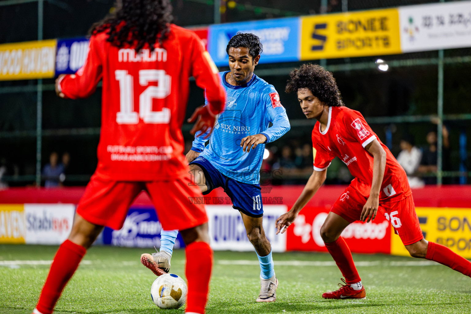 F Dharanboodhoo vs M Dhiggaru in zone round on Day 29 of Golden Futsal Challenge 2025 was held on Sunday , 2nd February 2025, in Hulhumale', Maldives. Photos: Nausham Waheed / images.mv