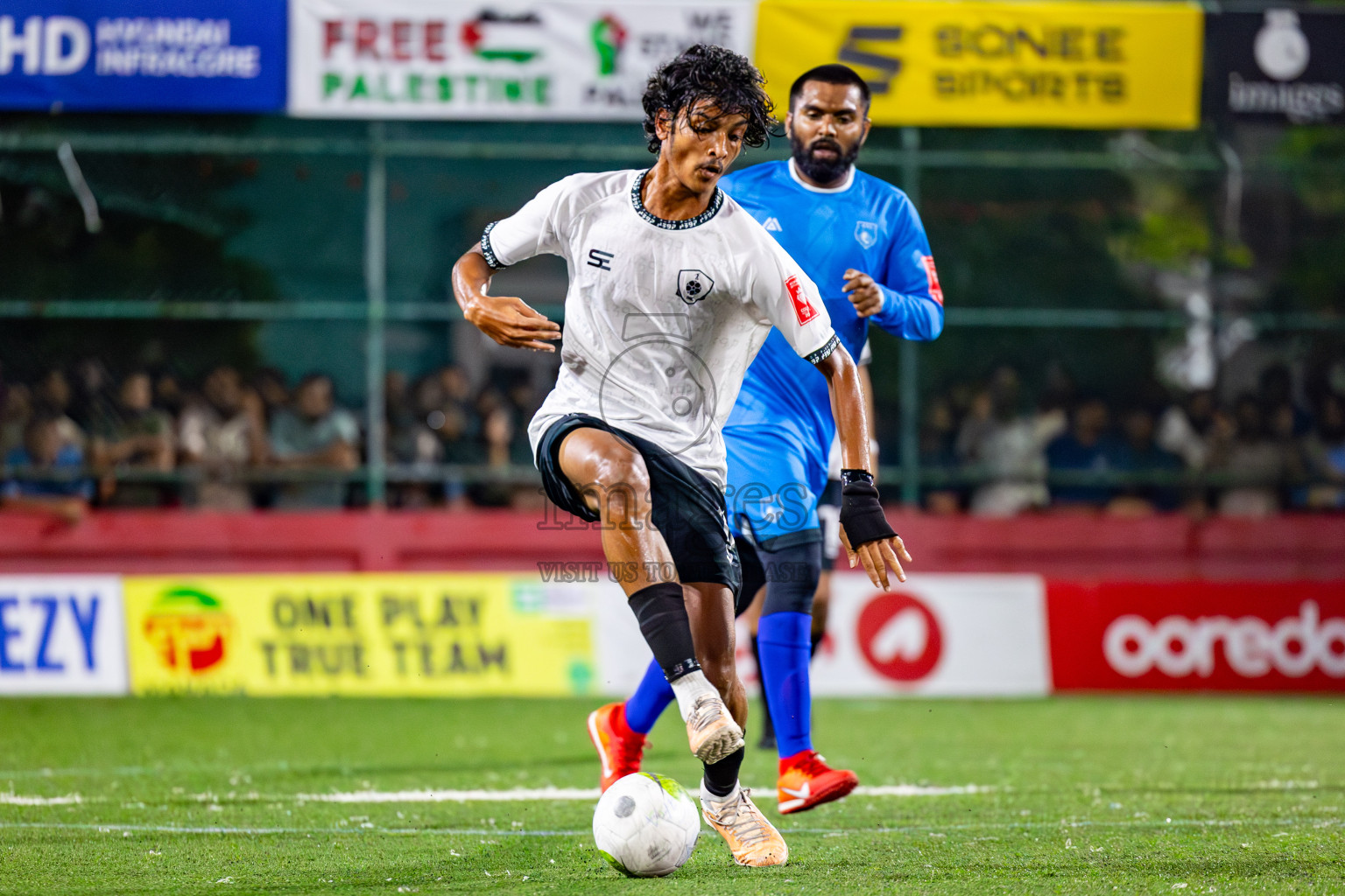 R Dhuvaafaru vs R Alifushi on Day 37 of Golden Futsal Challenge 2024 was held on Thursday, 22nd February 2024, in Hulhumale', Maldives
Photos: Mohamed Mahfooz Moosa/ images.mv