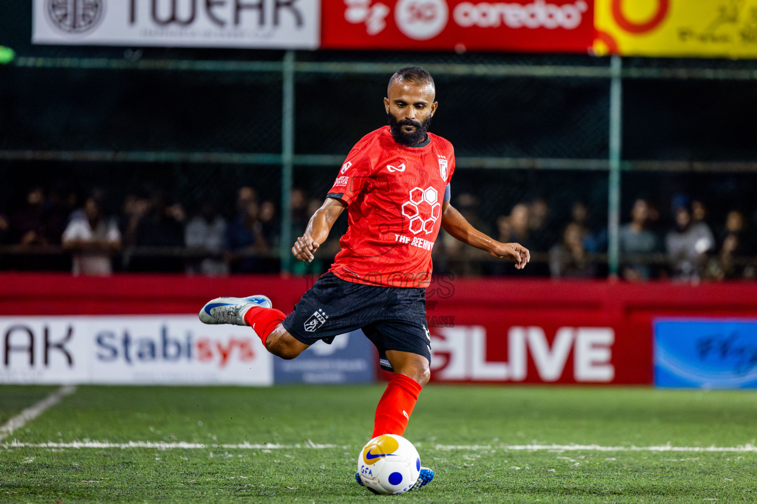Th Omadhoo vs Th Thimarafushi in Day 18 of Golden Futsal Challenge 2025 was held on Wednesday, 22nd January 2025, in Hulhumale', Maldives. Photos: Nausham Waheed / images.mv