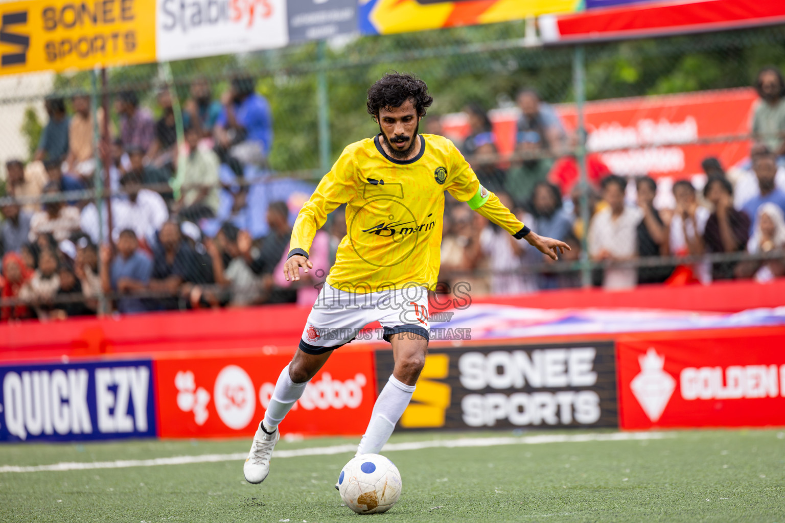 GDh Madaveli VS GDh Gadhdhoo in Atoll Round Semi-Final on Day 20 of Golden Futsal Challenge 2025 was held on Friday, 24th January 2025, in Hulhumale', Maldives.
Photos: Ismail Thoriq / images.mv