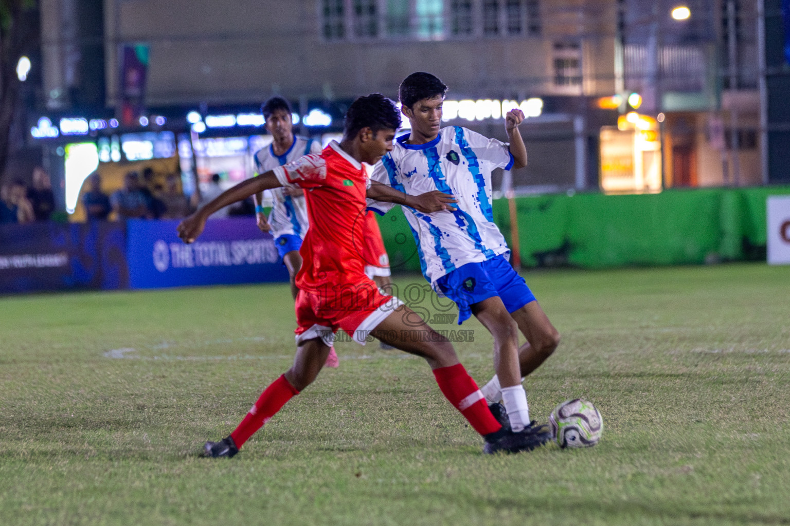 Super United Sports vs Huriyya (U16) in Day 8 of Dhivehi Youth League 2024 held at Henveiru Stadium on Monday, 2nd December 2024. Photos: Mohamed Mahfooz Moosa / Images.mv