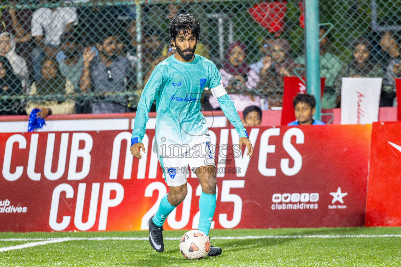 Team FENAKA vs MSRC (Maldivian) in Day 8 of Club Maldives Cup 2025 was held in Rehendhi Futsal Ground, Hulhumale', Maldives on Wednesday, 8th October 2025.
Photos: Ismail Thoriq / images.mv