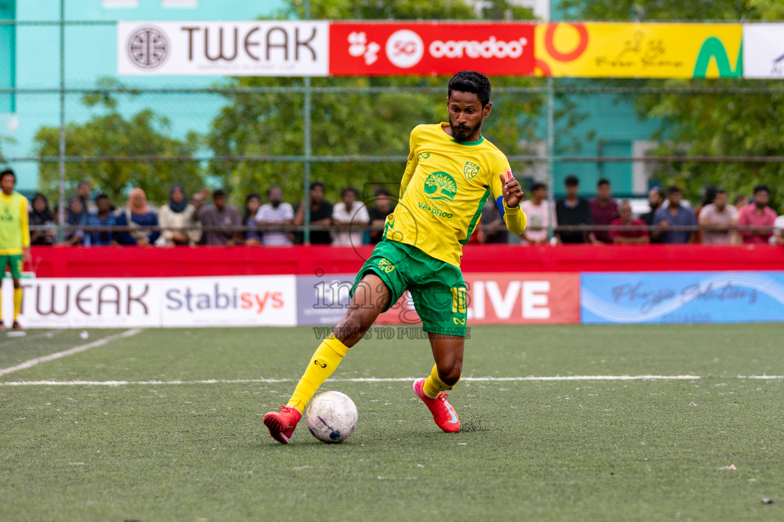 GDh Vaadhoo VS GDh Thinadhoo in Atoll Round Semi-Final on Day 20 of Golden Futsal Challenge 2025 was held on Friday, 24 January 2025, in Hulhumale', Maldives. Photos: Hassan Simah / images.mv