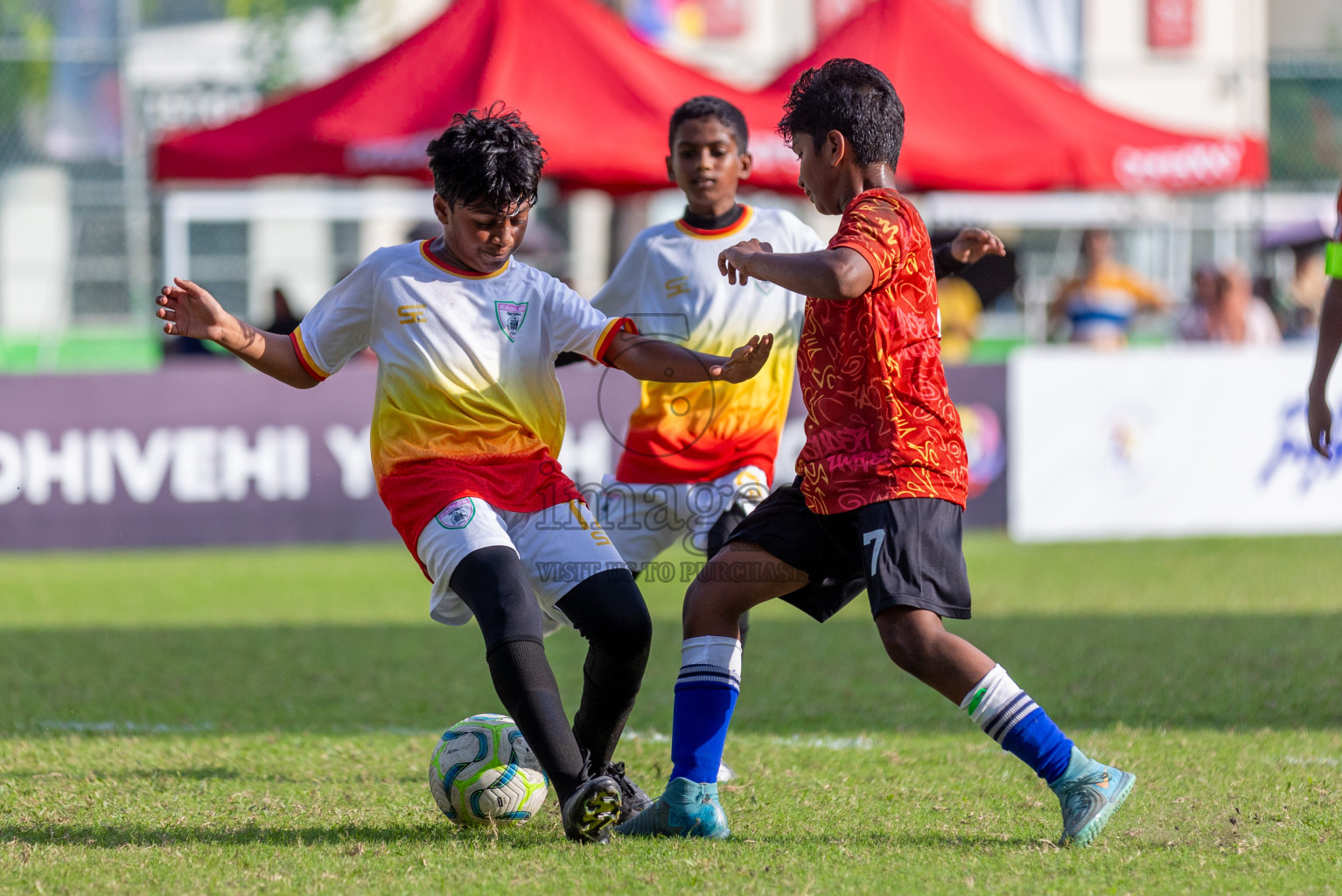 Club Eagles vs Super United Sports (U12) in Day 4 of Dhivehi Youth League 2024 held at Henveiru Stadium on Thursday, 28th November 2024. Photos: Shuu Abdul Sattar/ Images.mv