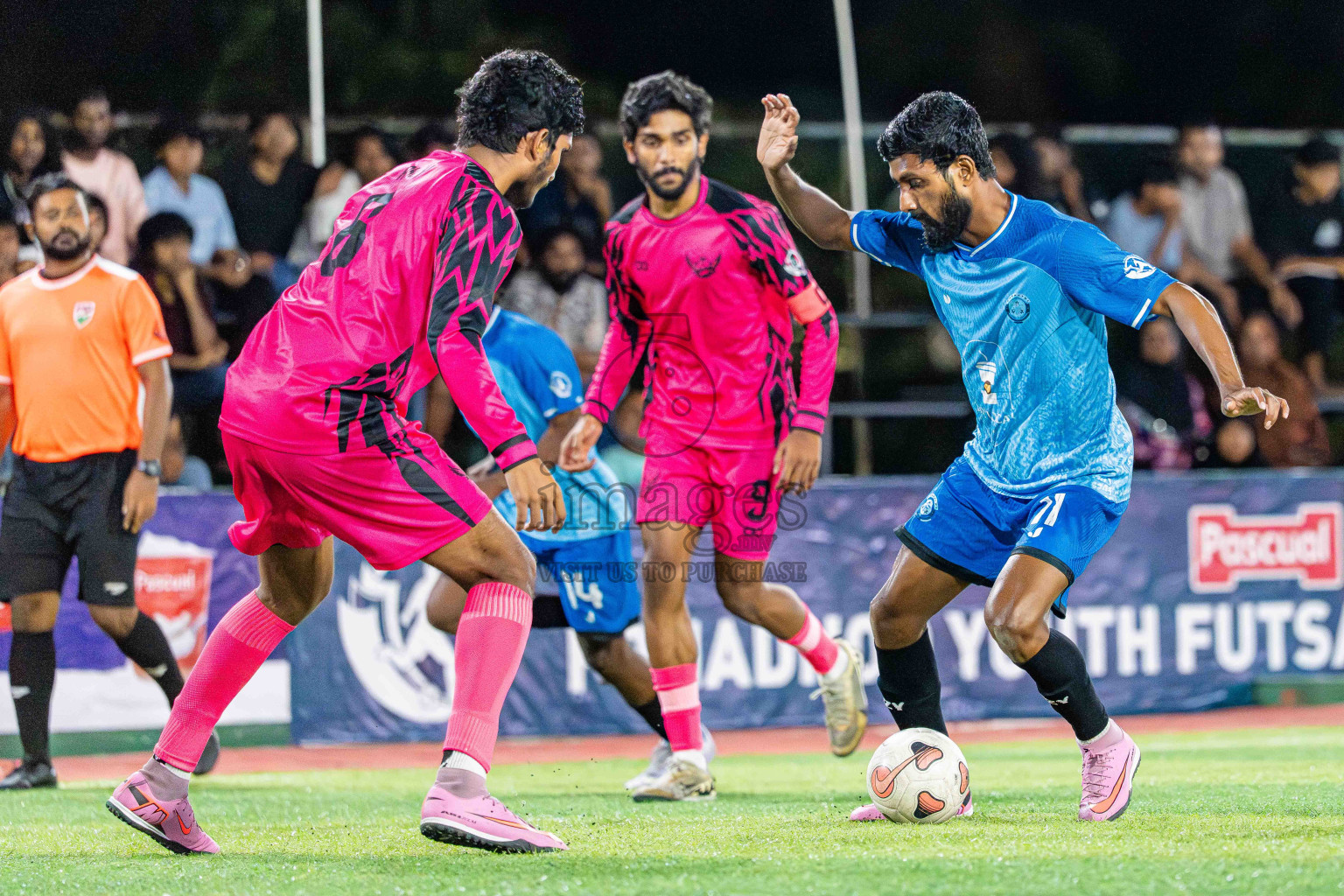 Goalhians VS Foemathi in Day 4 - Fonadhoo Youth Futsal Challenge 2025 held in Fonadhoo Futsal Stadium, L. Fonadhoo, Maldives on Wednesday, 29th October 2025 Photos: Arif Rasheed / images.mv