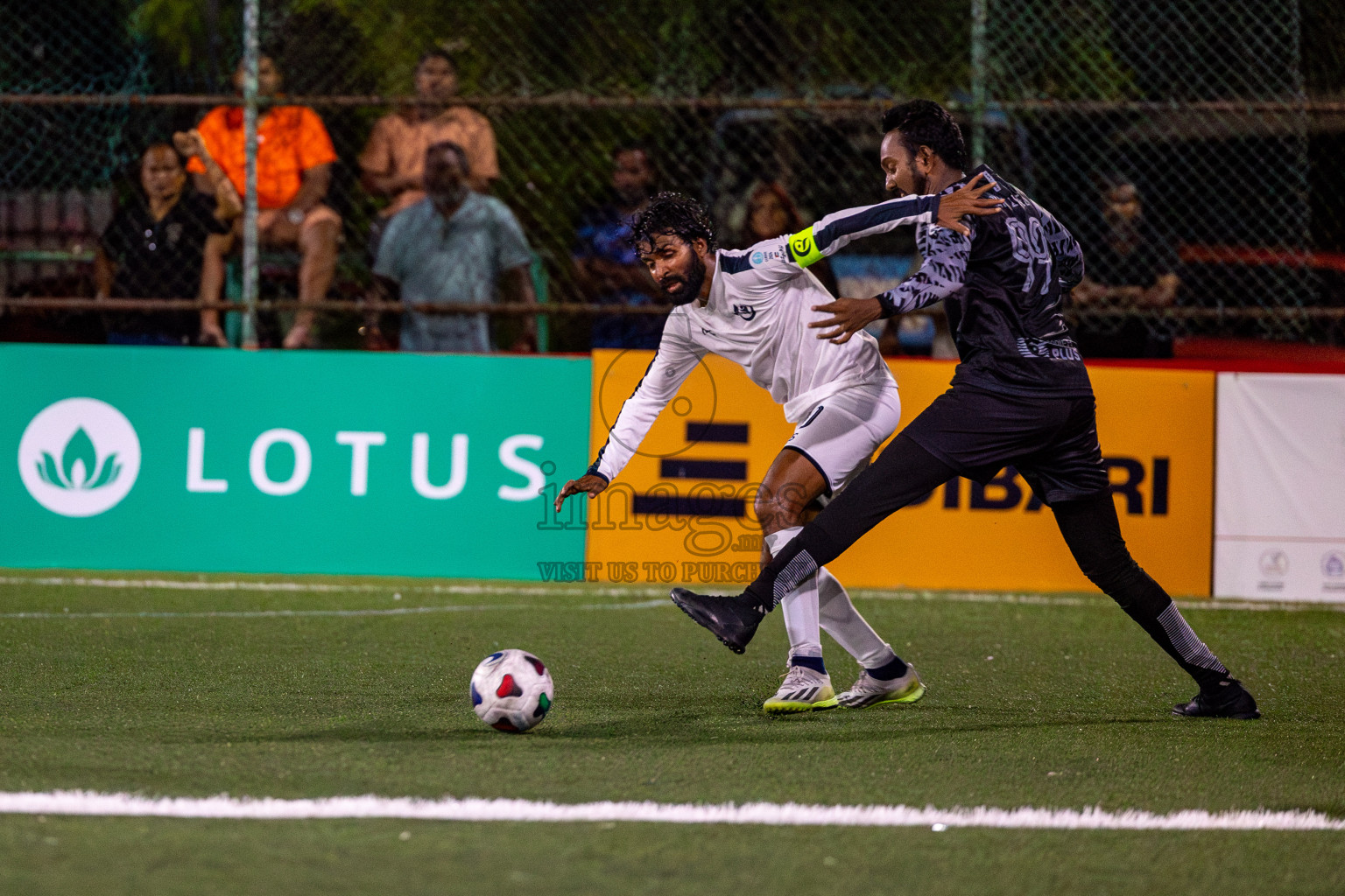 DHAAKHILY CLUB vs HULHUMALE HOSPITAL in Club Maldives Classic 2024 held in Rehendi Futsal Ground, Hulhumale', Maldives on Thursday, 5th September 2024. 
Photos: Hassan Simah / images.mv