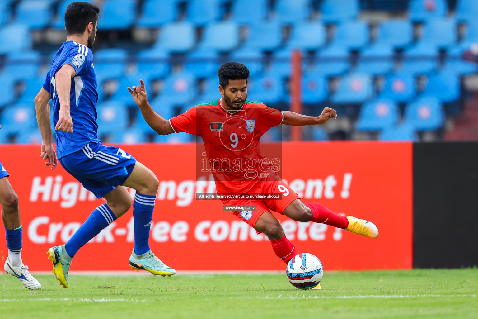 Kuwait vs Bangladesh in the Semi-final of SAFF Championship 2023 held in Sree Kanteerava Stadium, Bengaluru, India, on Saturday, 1st July 2023. Photos: Nausham Waheed, Hassan Simah / images.mv