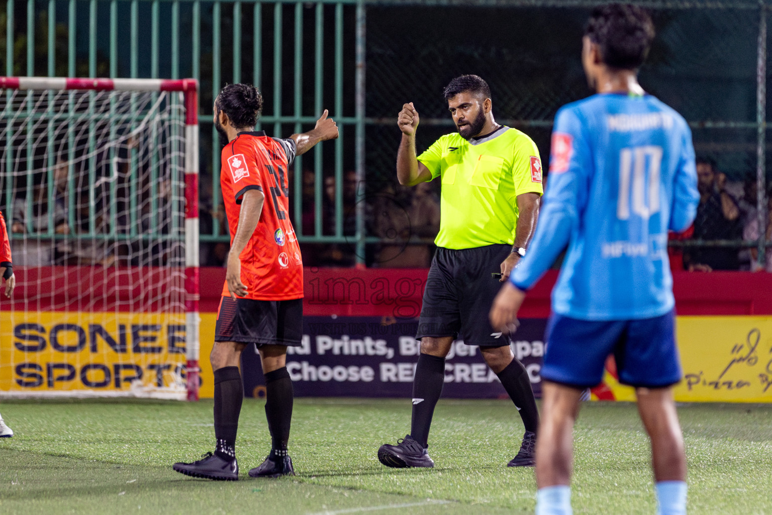 M Dhiggaru vs M Mulak in Day 12 of Golden Futsal Challenge 2025 was held on Thursday, 16th January 2025, in Hulhumale', Maldives.
Photos: Hassan Simah / images.mv
