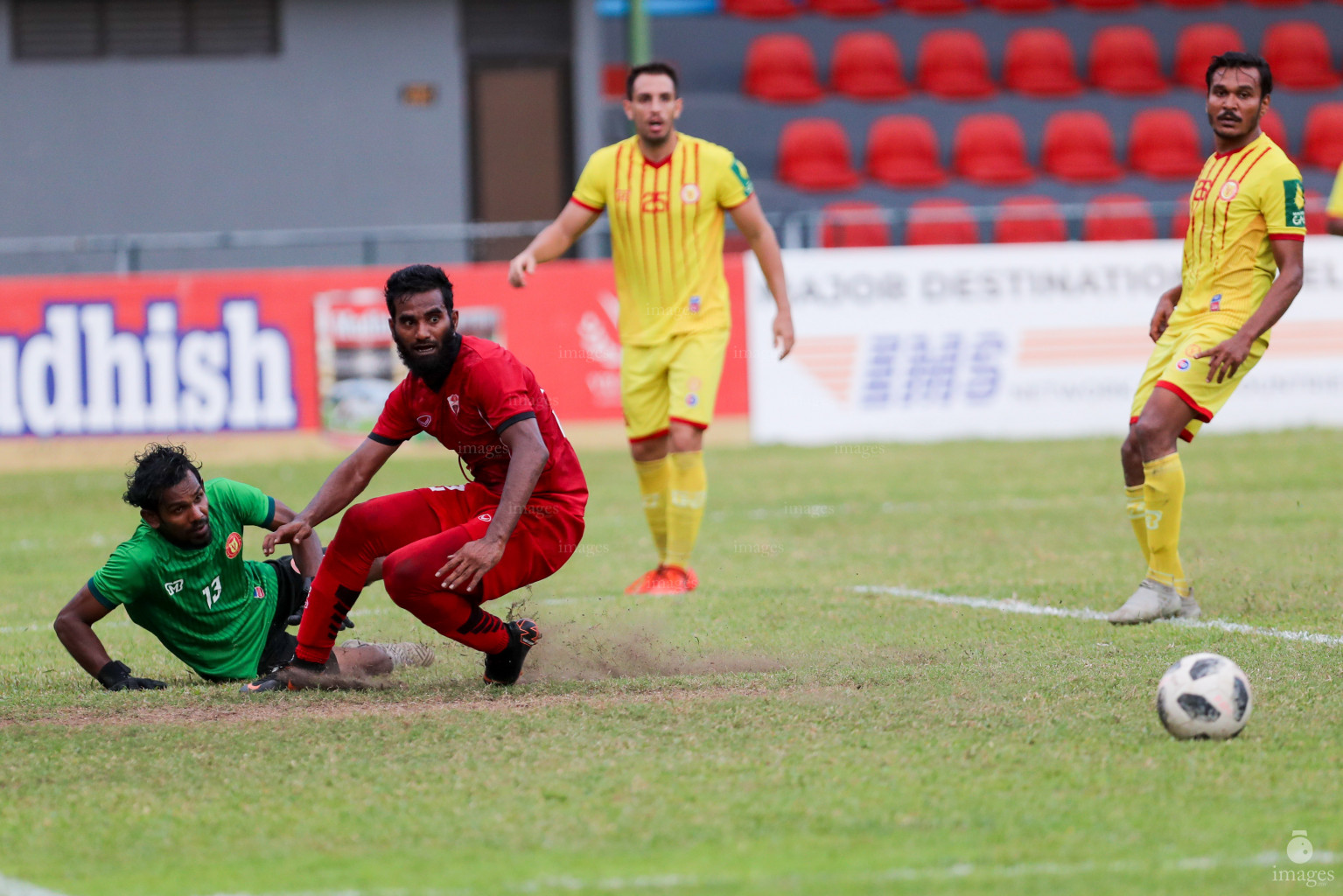 TC Sports Club vs Victory Sports Club in Dhiraagu Dhivehi Premier League 2018 in Male, Maldives, Monday  October 22, 2018. (Images.mv Photo/Suadh Abdul Sattar)