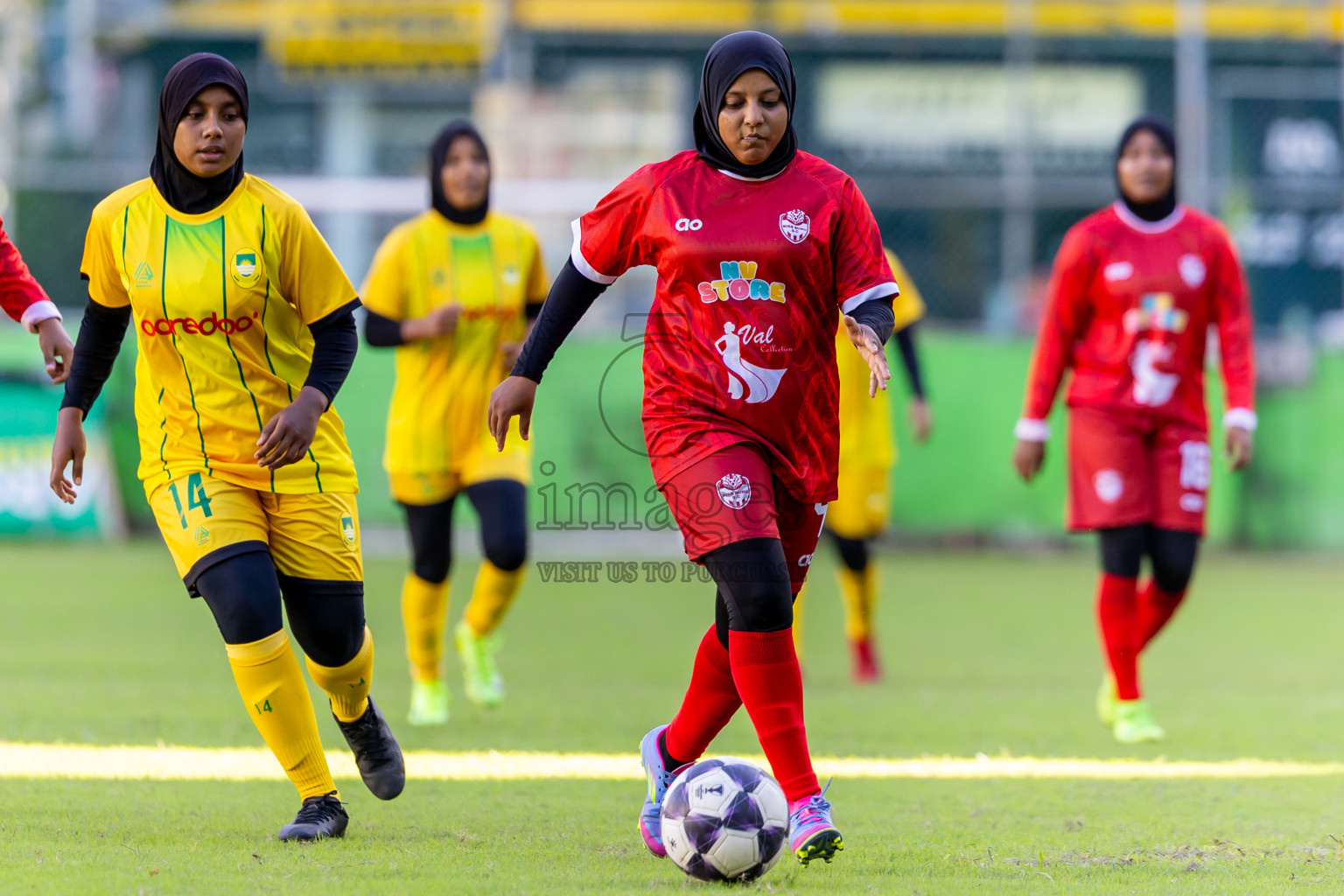 Biss Buru Sports Club vs Maziya Sports  in FAM Women’s League 2025 held in Henveiru Football ground, Male', Maldives on Wednesday, 3rd December 2025. Photos: Nausham Waheed / Images.mv