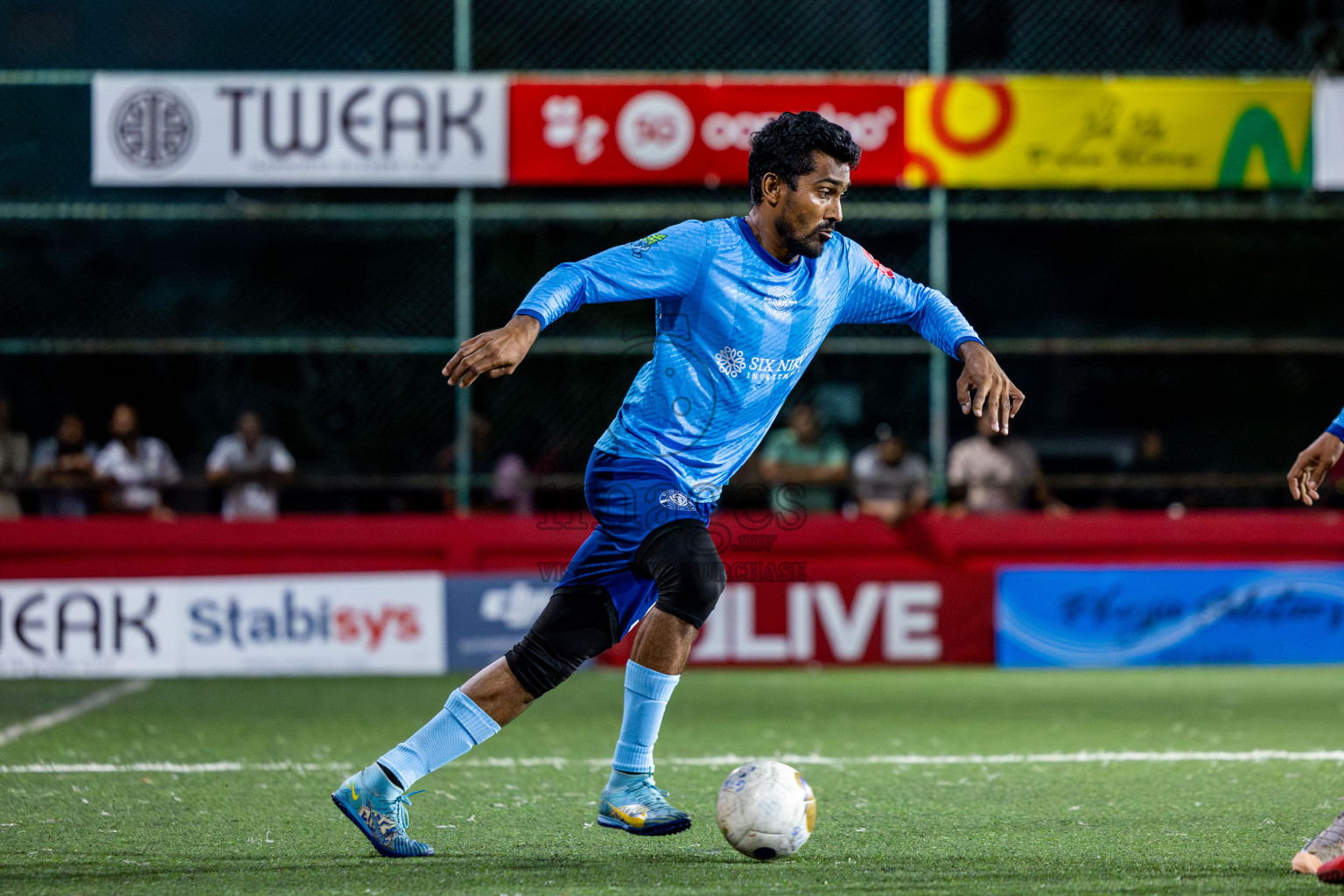F Dharanboodhoo vs M Dhiggaru in zone round on Day 29 of Golden Futsal Challenge 2025 was held on Sunday , 2nd February 2025, in Hulhumale', Maldives. Photos: Nausham Waheed / images.mv