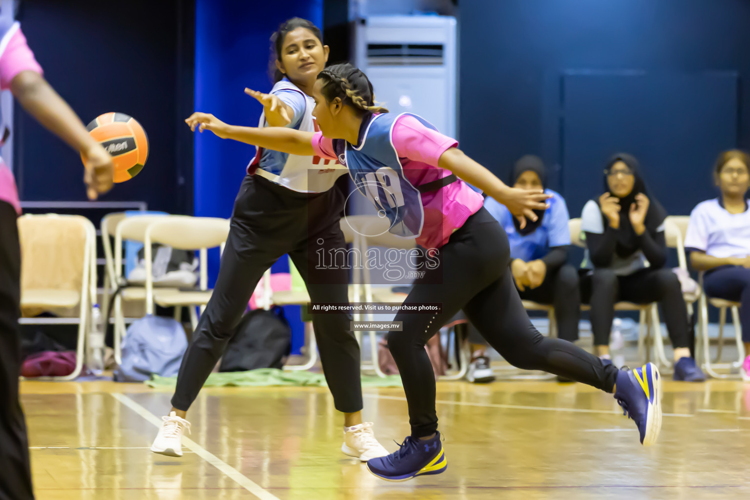 Shinning Star vs Mahibadhoo in the Milo National Netball Tournament 2022 on 21 July 2022, held in Social Center, Male', Maldives. Photographer: Shuu / Images.mv