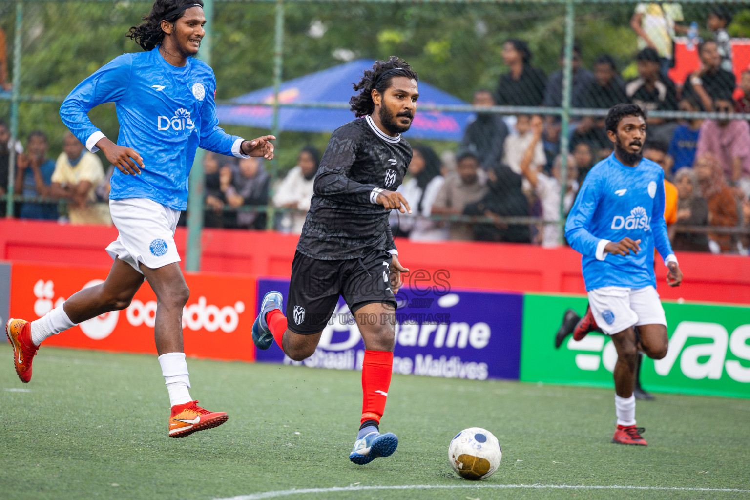 Dh Bandidhoo vs Dh Maaenboodhoo in Day 13 of Golden Futsal Challenge 2025 was held on Friday, 17th January 2025, in Hulhumale', Maldives Photos: Ismail Thoriq / images.mv