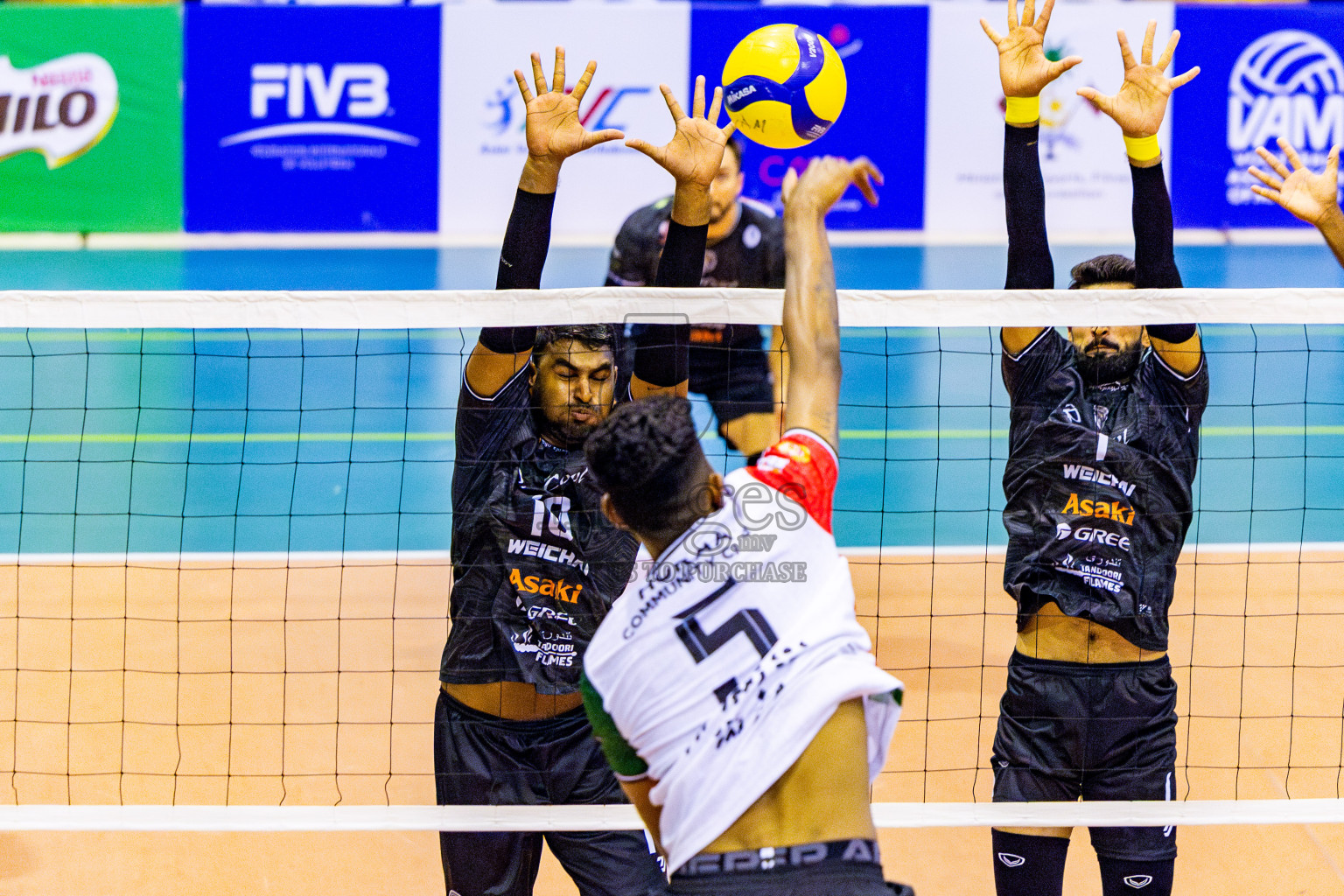 Dhivehi Sifainge Club vs Huraa Community Club in Semi Finals of MILO VAM Cup 2025 held in Male', Maldives on Tuesday, 1st July 2025 at Social Center Indoor Hall Photos By: Nausham Waheed / images.mv