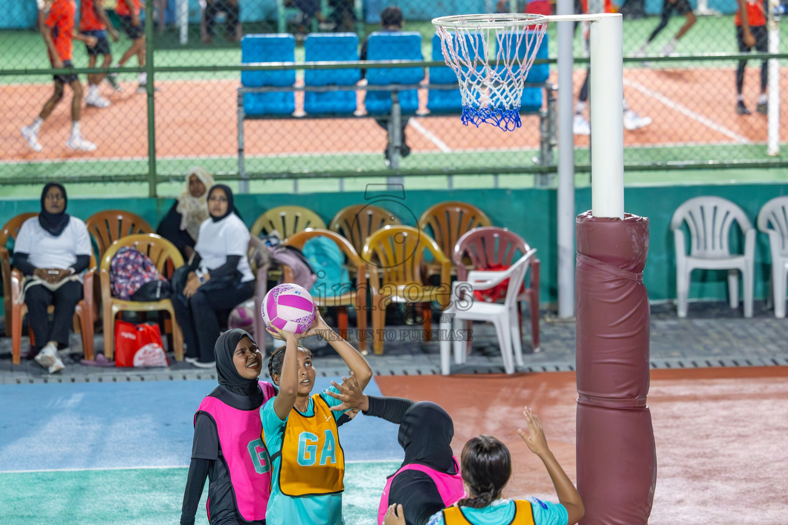 MV Netters vs United Unity Sports Club in Division 2 of of National Netball Tournament 2025 held in Ekuveni Netball Court at Male', Maldives on Thursday, 22nd May 2025. Photos: Mohamed Mahfooz Moosa / images.mv