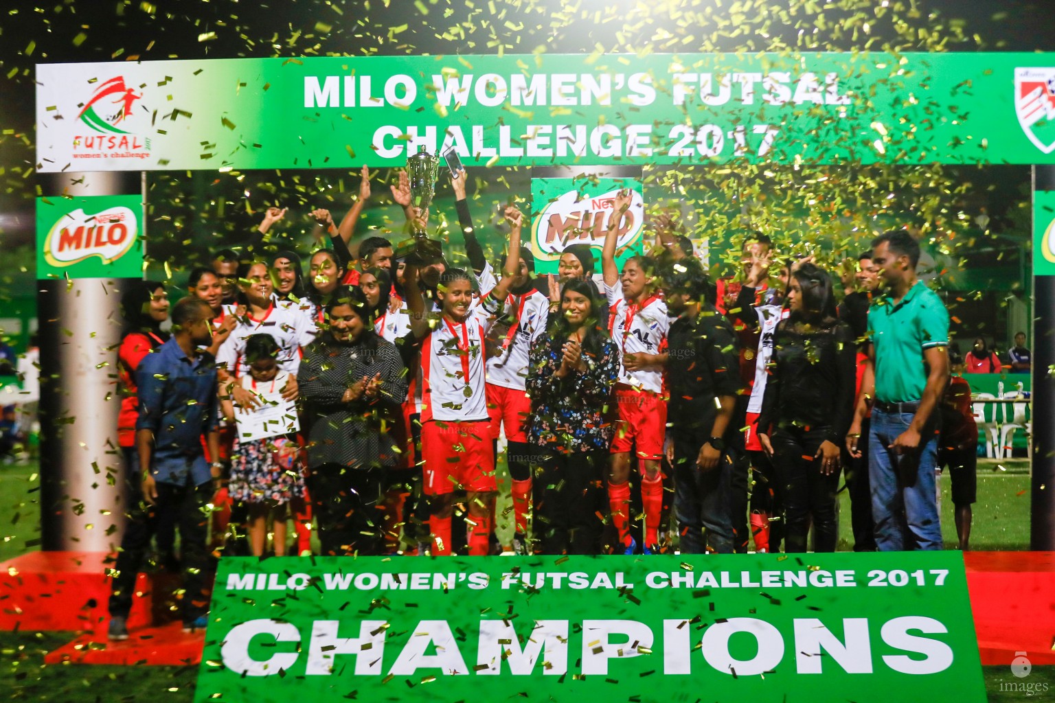 MNDF & MPL in the finals of Milo Women's Futsal Challenge in Male', Maldives, Thursday, July 20, 2017. (Images.mv Photo/ Hussain Sinan). 