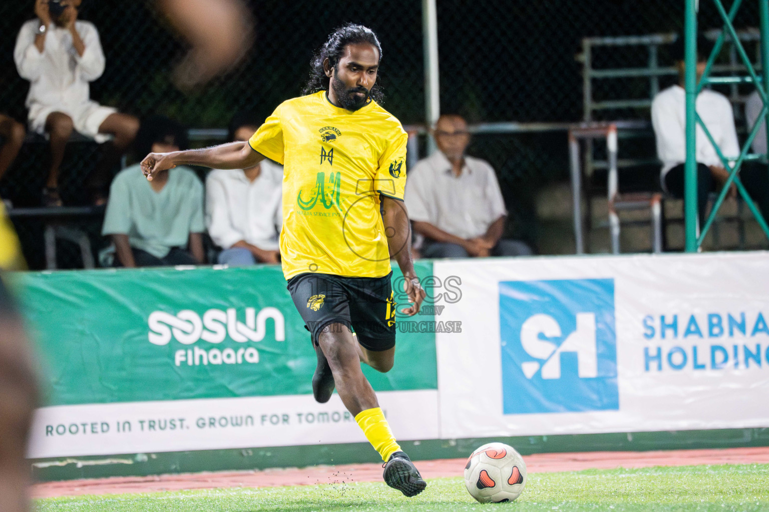 Foemathi JR VS Kanmathi SC in Day 3 - Fonadhoo Youth Futsal Challenge 2025 held in Fonadhoo Futsal Stadium, L. Fonadhoo, Maldives on Tuesdat, 28th October 2025 Photos: Arif Rasheed / images.mv