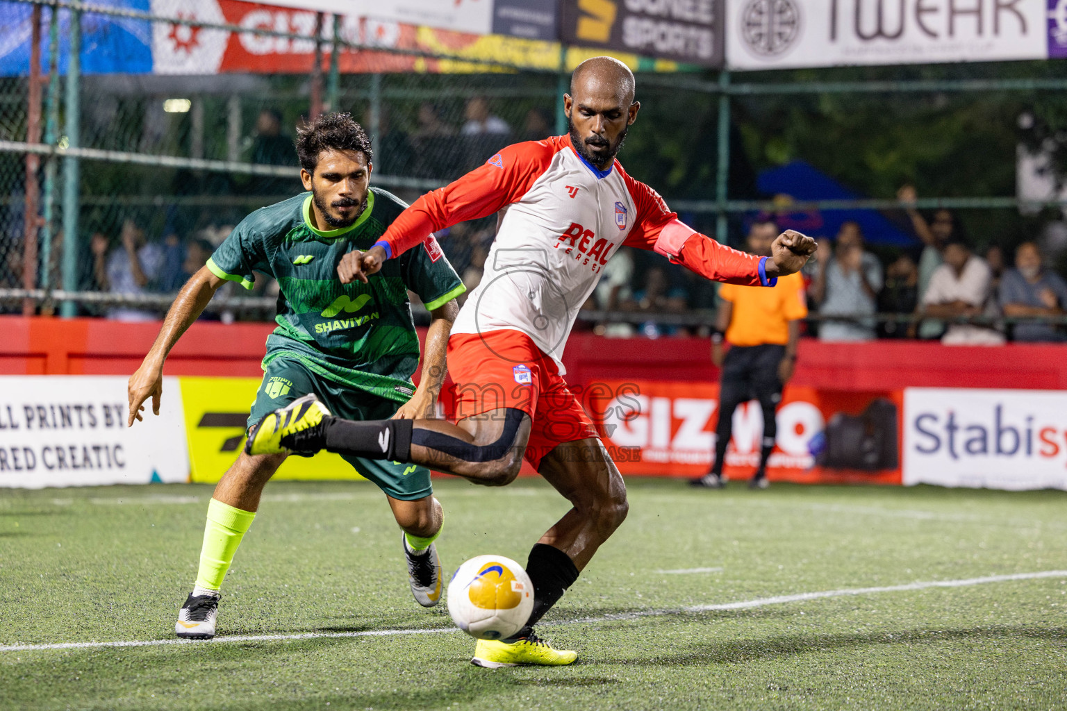 Th. Kinbidhoo VS Th. Dhiyamigili in Day 18 of Golden Futsal Challenge 2025 was held on Wednesday, 22nd January 2025, in Hulhumale', Maldives. Photos: Nausham Waheed / images.mv