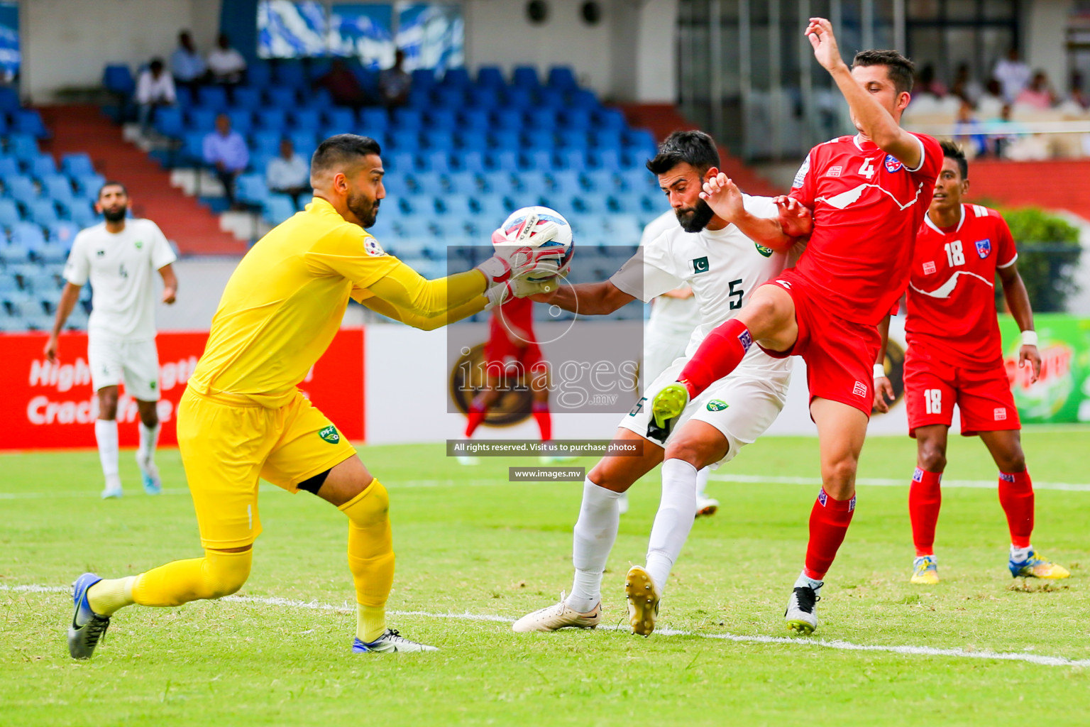 Nepal vs Pakistan in SAFF Championship 2023 held in Sree Kanteerava Stadium, Bengaluru, India, on Tuesday, 27th June 2023. Photos: Nausham Waheed, Hassan Simah / images.mv