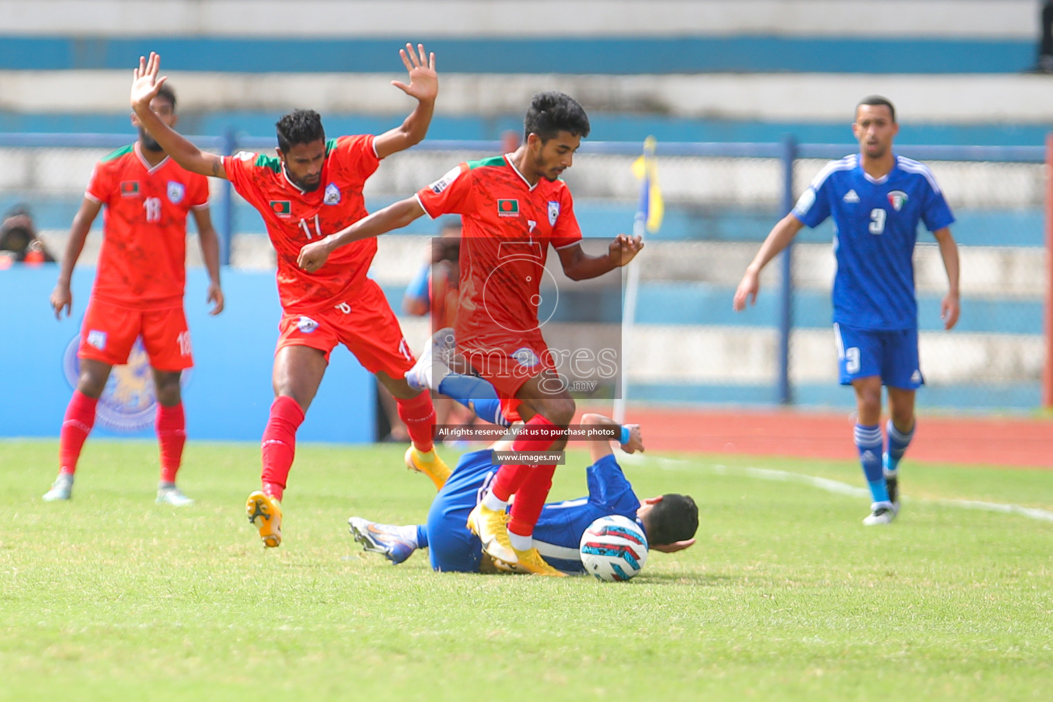 Kuwait vs Bangladesh in the Semi-final of SAFF Championship 2023 held in Sree Kanteerava Stadium, Bengaluru, India, on Saturday, 1st July 2023. Photos: Nausham Waheed, Hassan Simah / images.mv