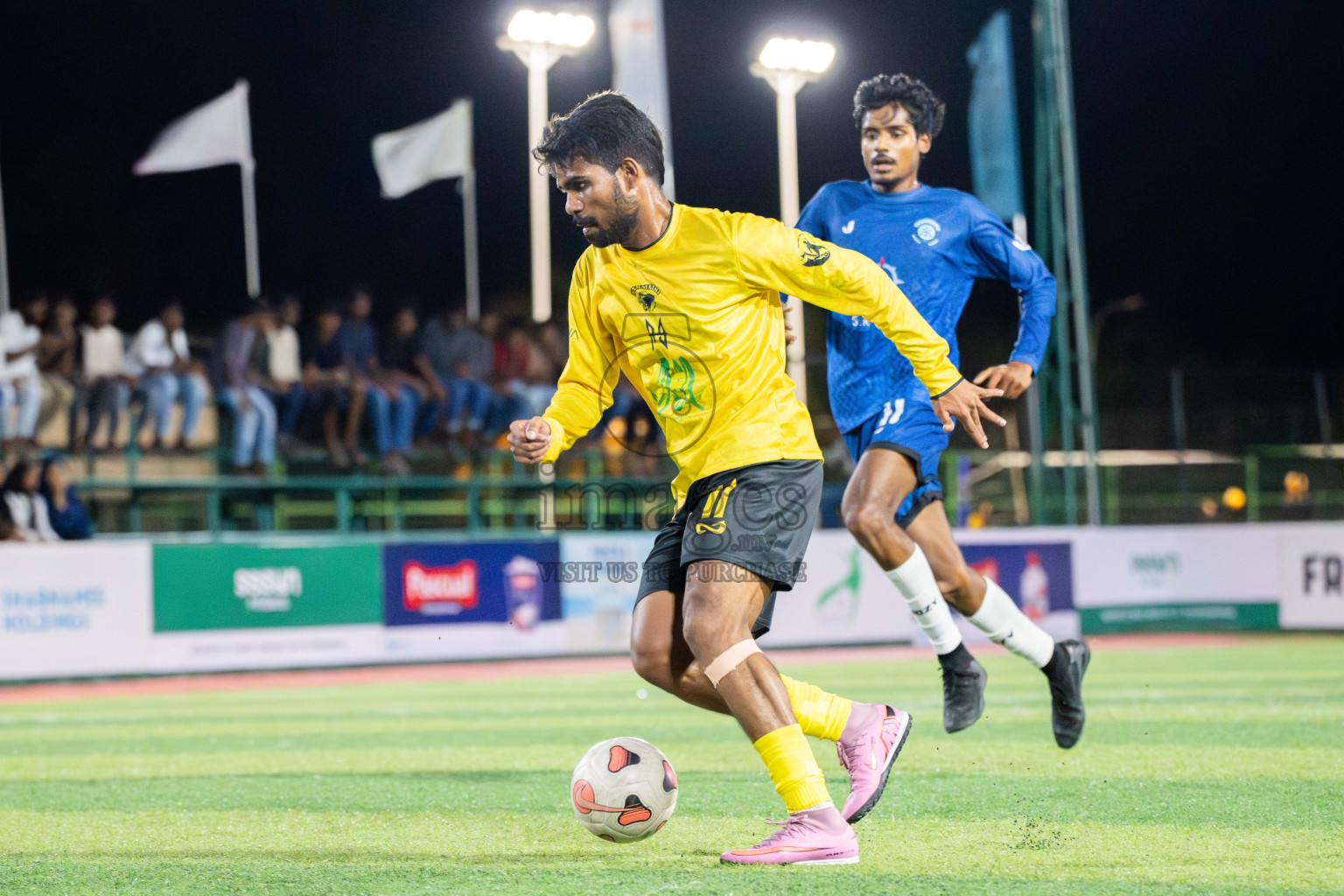 Foemathi JR VS Kanmathi SC in Day 3 - Fonadhoo Youth Futsal Challenge 2025 held in Fonadhoo Futsal Stadium, L. Fonadhoo, Maldives on Tuesdat, 28th October 2025 Photos: Arif Rasheed / images.mv