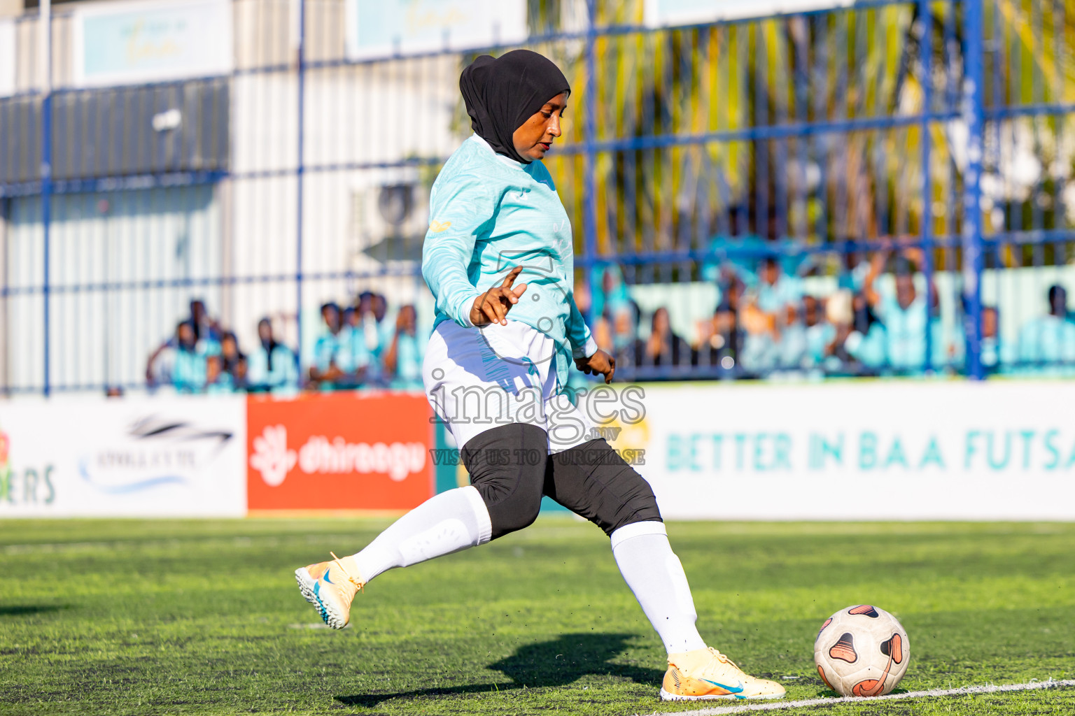 Dhonfanu vs Hithaadhoo in Day 2 of Better in Baa Futsal Fiesta 2025 Woman's division held in B. Eydhafushi, Maldives on Thursday, 6th November 2025. Photos: Nausham Waheed / images.mv
