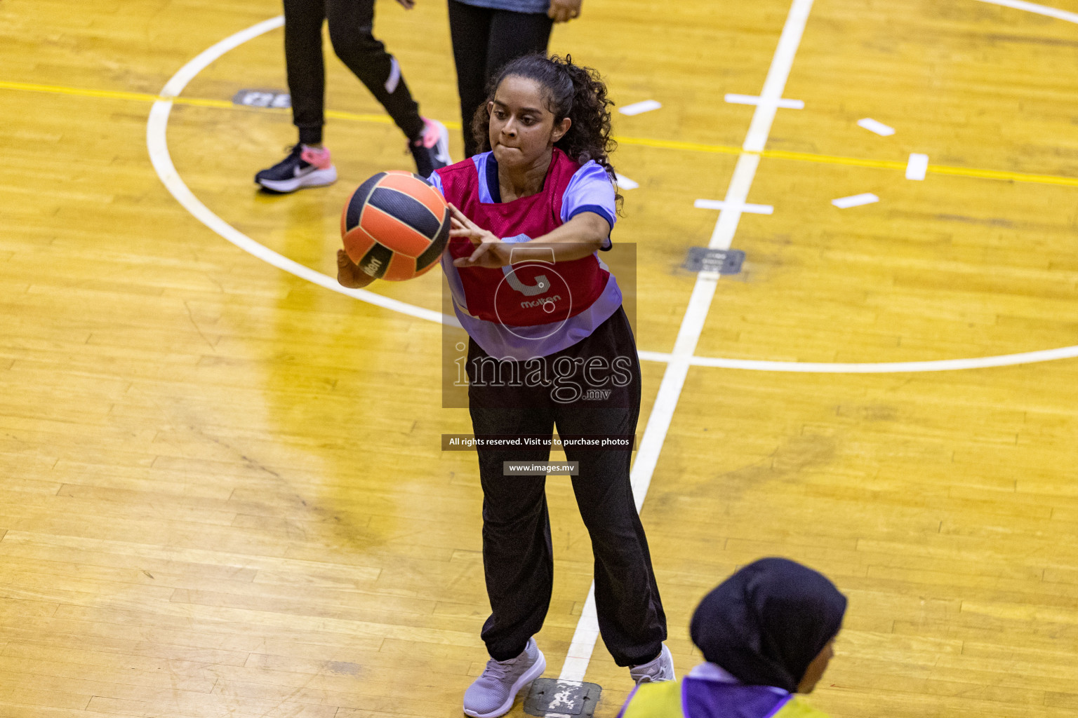 Sports Club Skylark vs Vyansa in the Milo National Netball Tournament 2022 on 17 July 2022, held in Social Center, Male', Maldives. 
Photographer: Hassan Simah / Images.mv