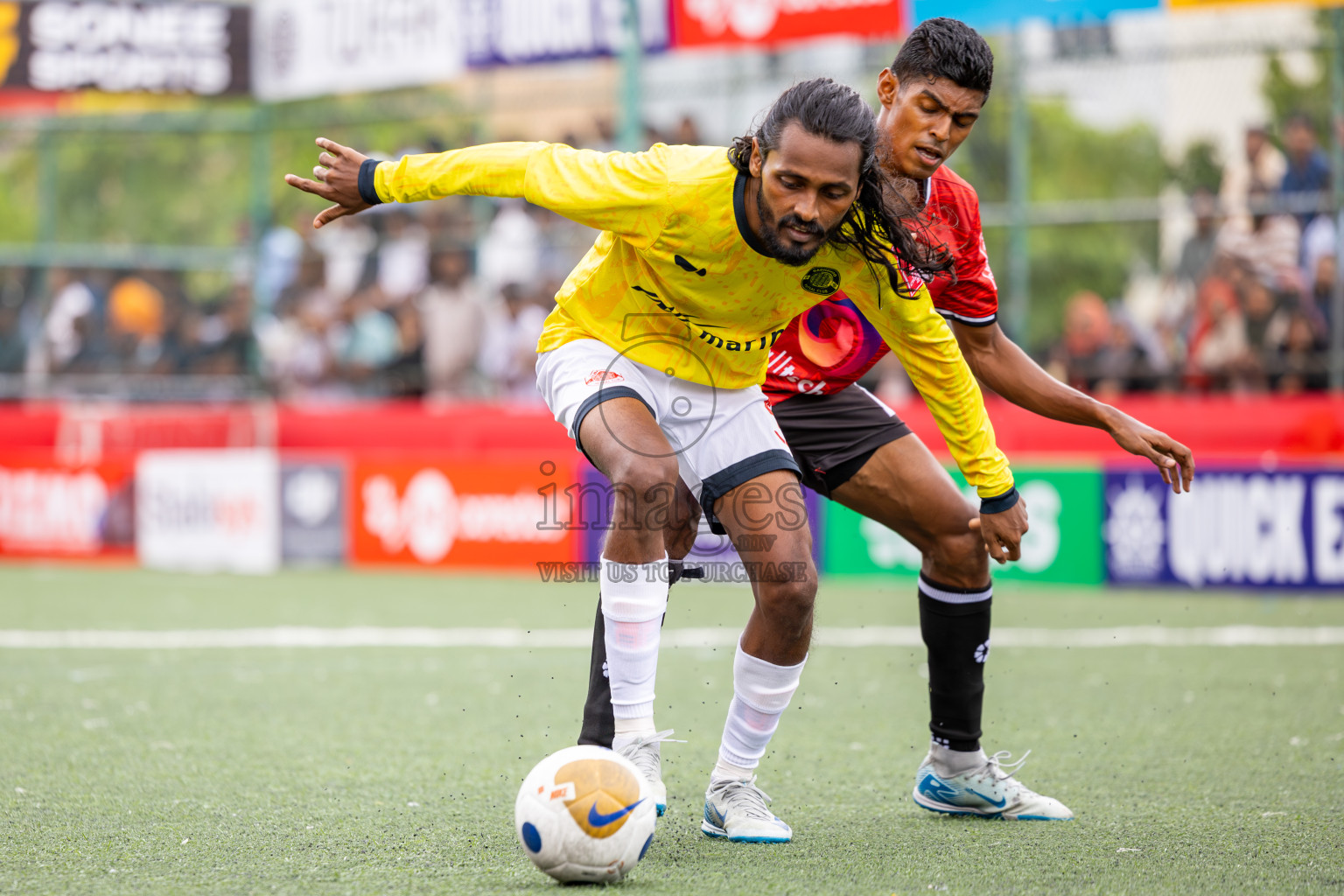 GDh Madaveli VS GDh Gadhdhoo in Atoll Round Semi-Final on Day 20 of Golden Futsal Challenge 2025 was held on Friday, 24th January 2025, in Hulhumale', Maldives.
Photos: Ismail Thoriq / images.mv