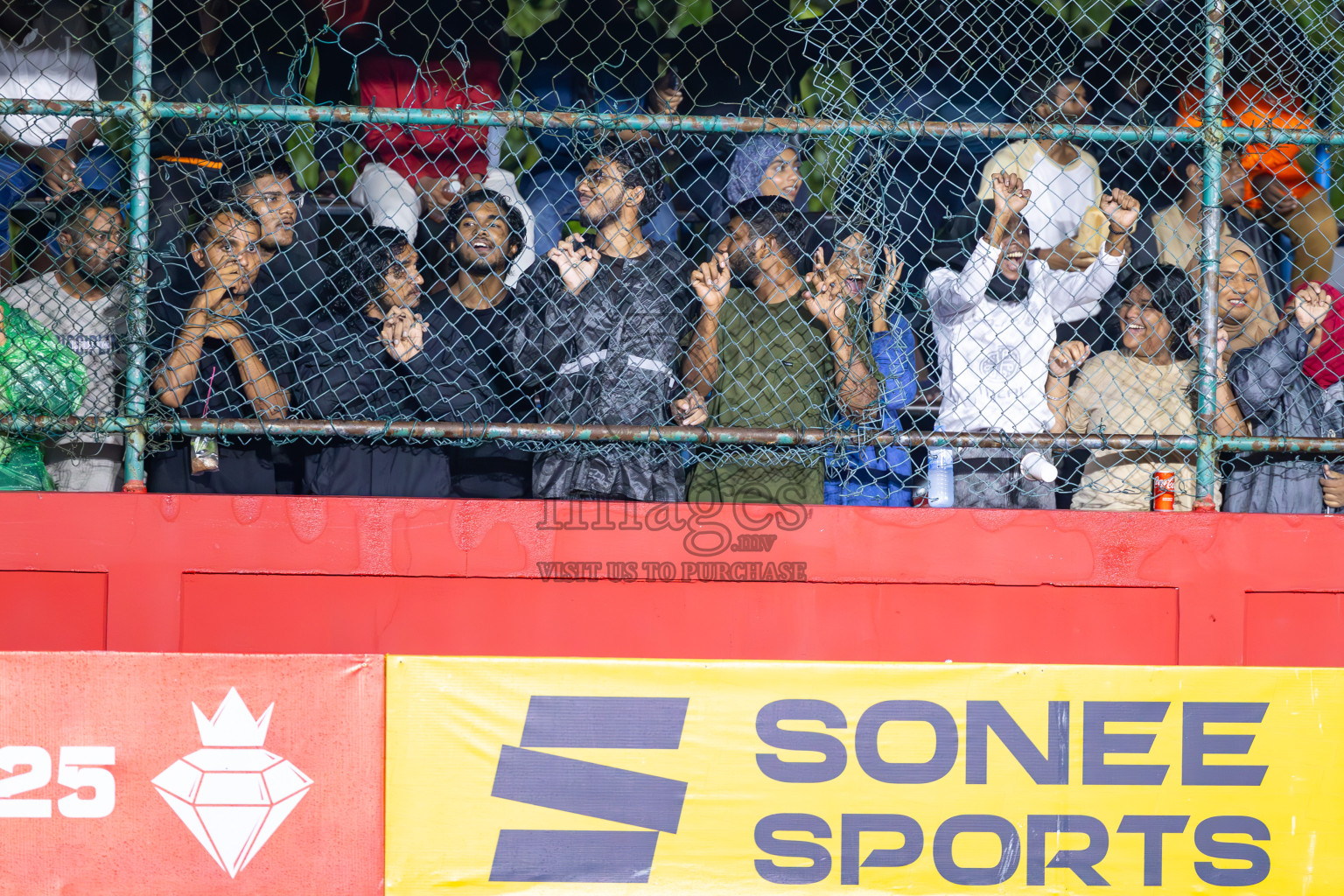 Th Hirilandhoo vs Th Omadhoo in Atoll Round Semi Final on Day 22 of Golden Futsal Challenge 2025 was held on Sunday , 26th January 2025, in Hulhumale', Maldives.
Photos: Ismail Thoriq / images.mv