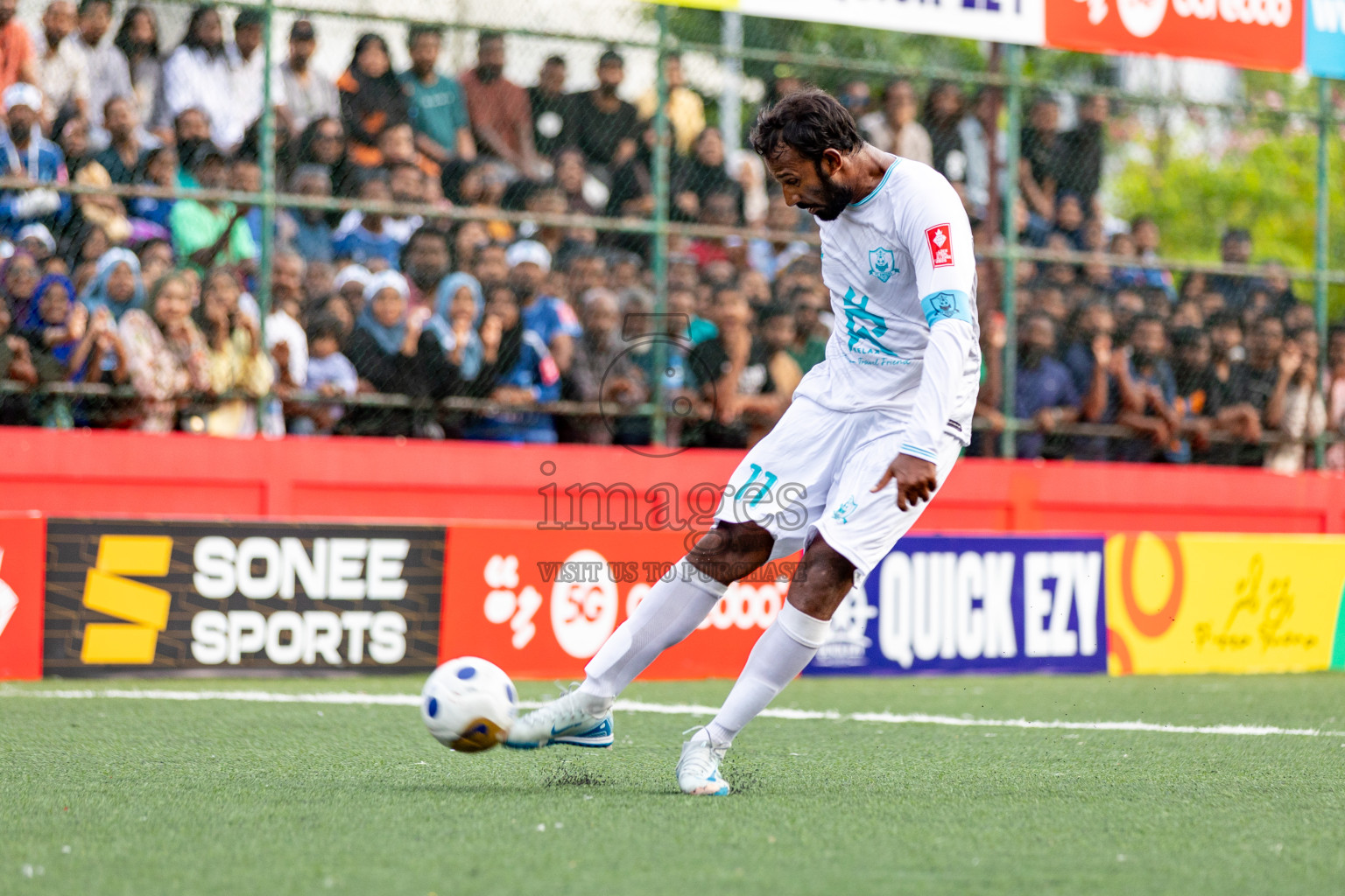 AA. Mathiveri VS AA. Thoddoo in Atoll Round Final on Day 20 of Golden Futsal Challenge 2025 was held on Friday, 24 January 2025, in Hulhumale', Maldives. 
Photos: Hassan Simah / images.mv