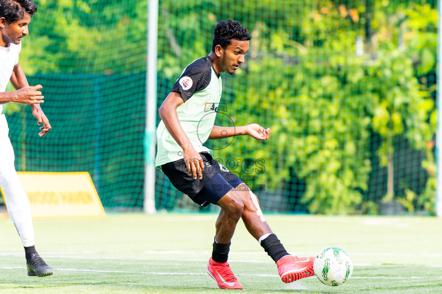 Kuramathi vs Barcelo in Day 6 of Resort League 2025 (Ari Zone) was held on Wednesday, 25th June 2025 in Conrad Maldives Rangali Island, Alif Dhaalu Atoll, Maldives. Photos: Nausham Waheed / images.mv