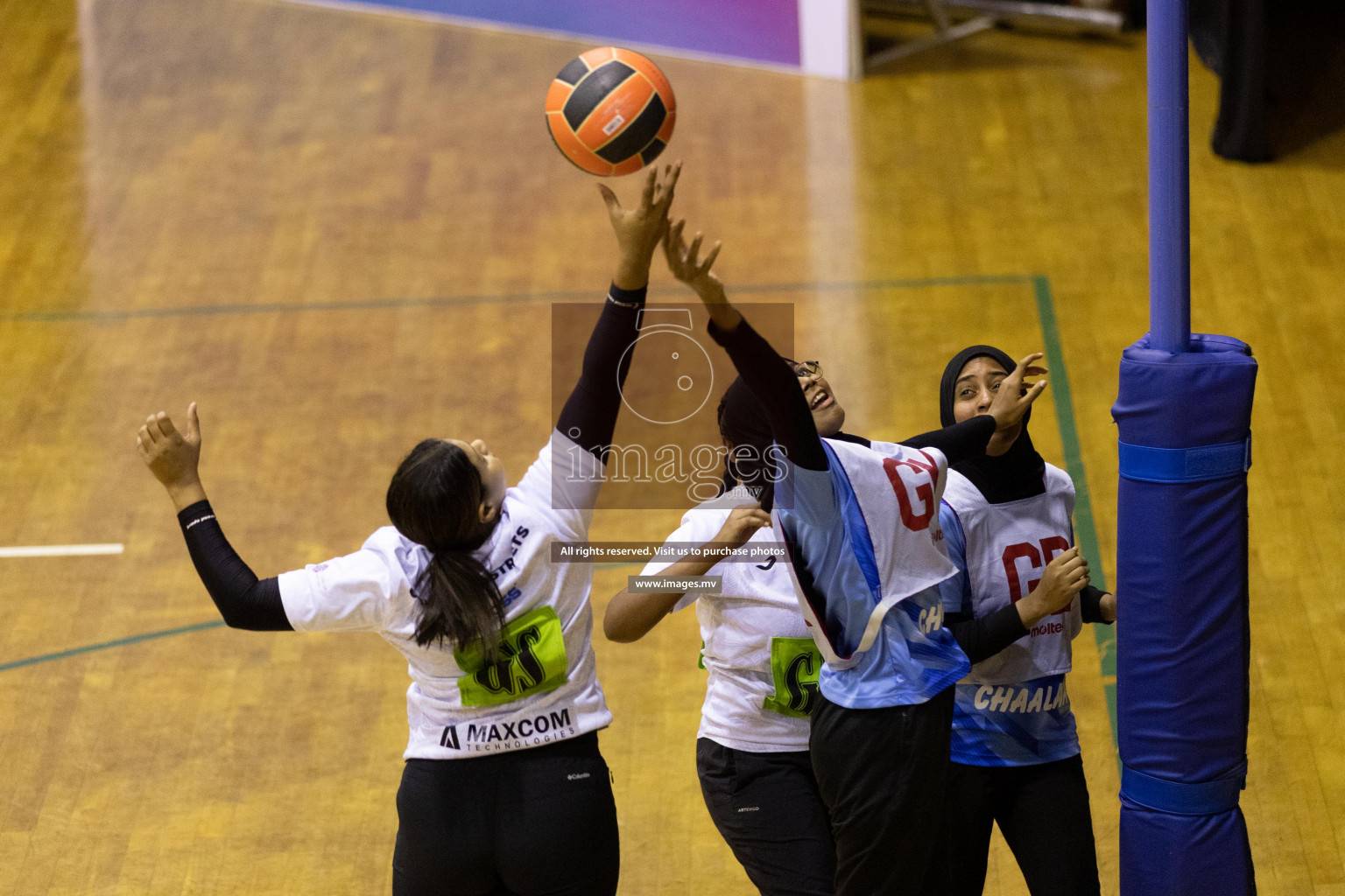 Club Green Streets vs Mahibadhoo in the Milo National Netball Tournament 2022 on 20 July 2022, held in Social Center, Male', Maldives. Photographer: Shuu / Images.mv