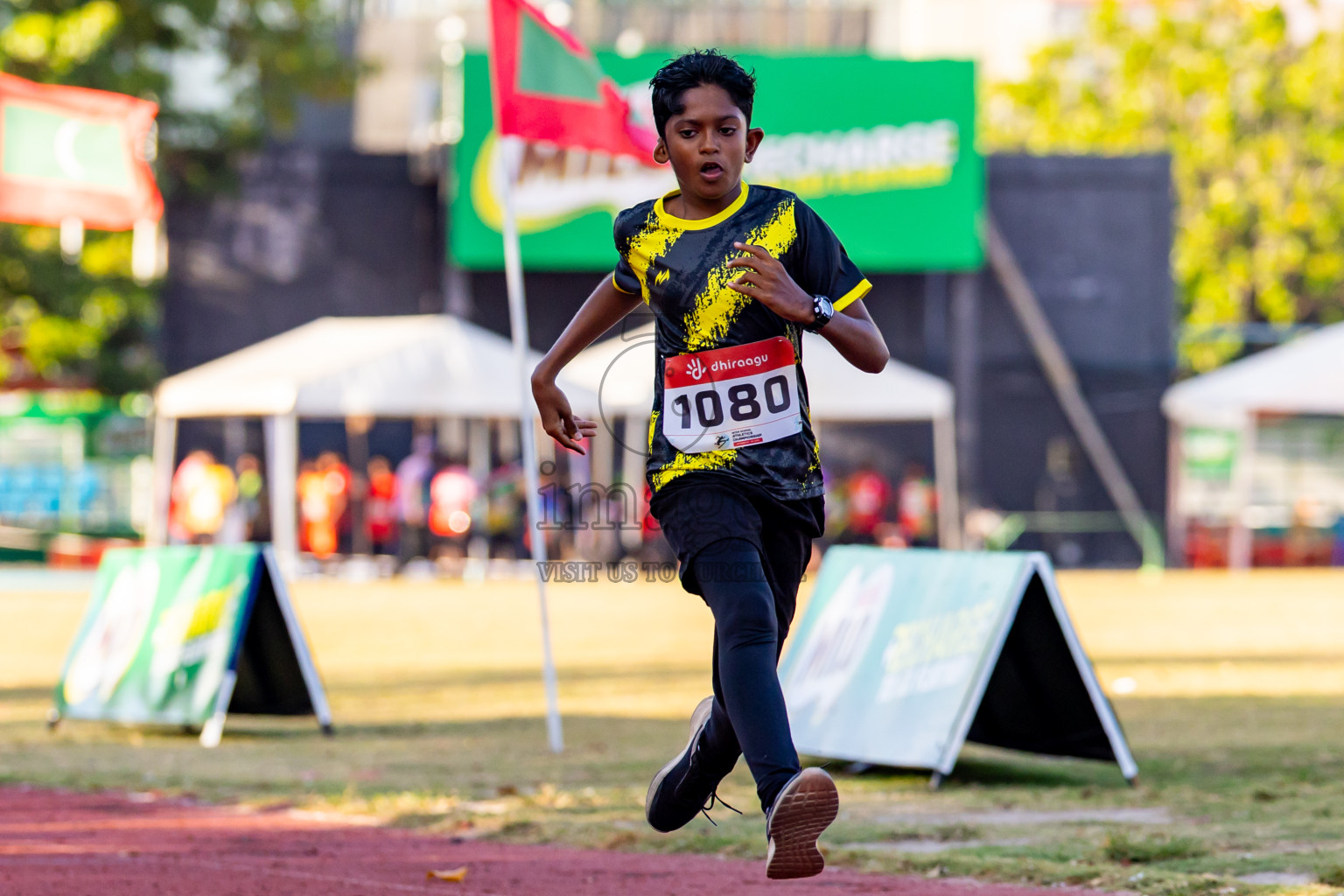 Day 2 of Inter-school Athletics Championship 2025 held in Ekuveni Synthetic Track, Male', Maldives on Tuesday, 07th October 2025. Photos by: Nausham Waheed / Images.mv